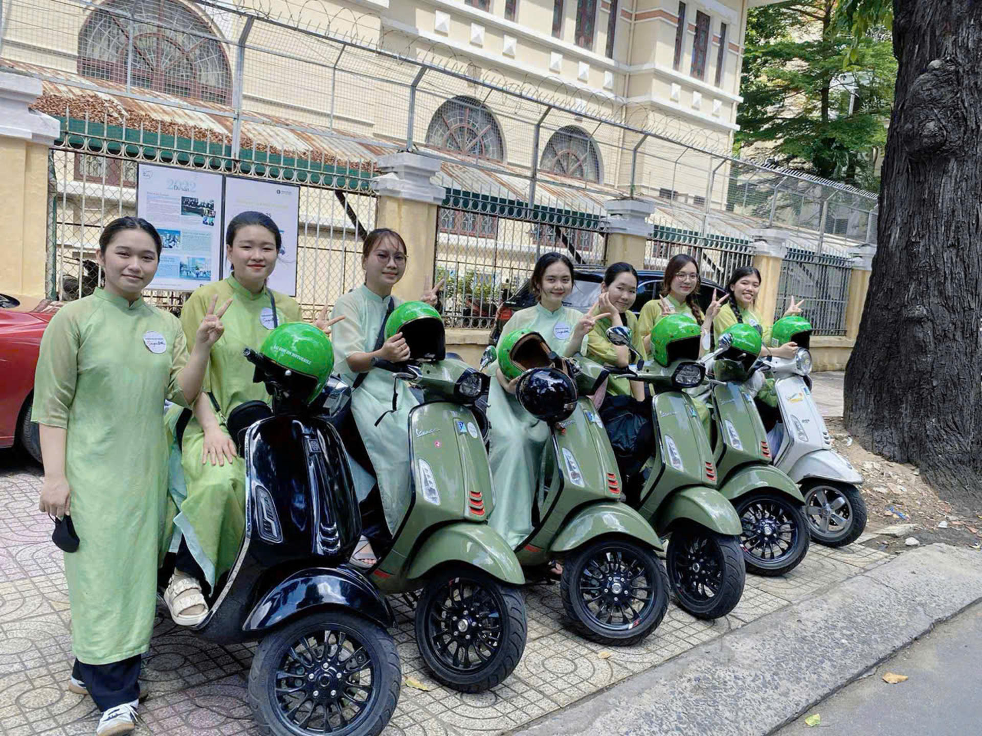 Ho Chi Minh 2 Hours City Highlights Tour with optional Female Rider - Thumbnail 4