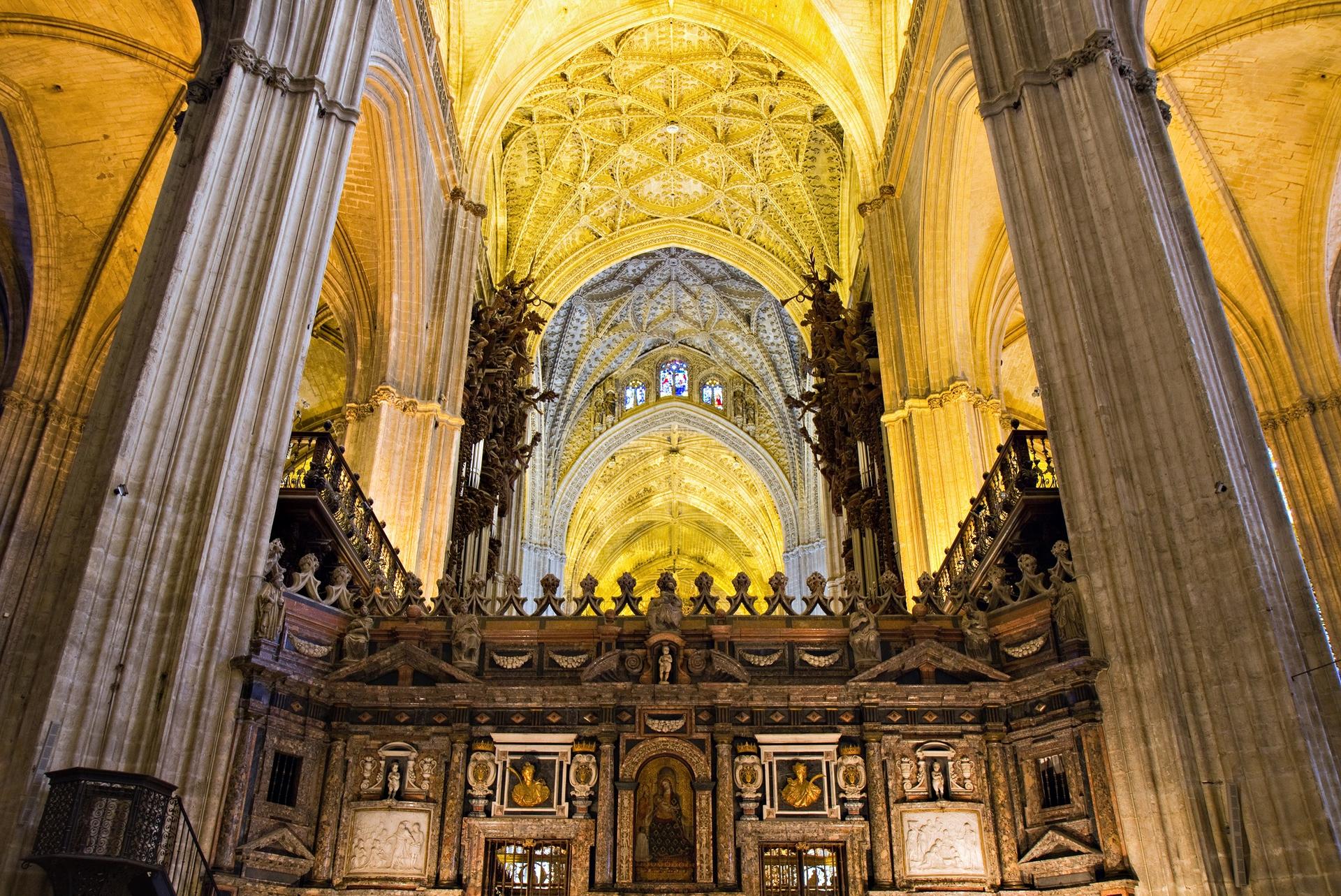 Cathedral and the Giralda Tour in Seville - Thumbnail 8
