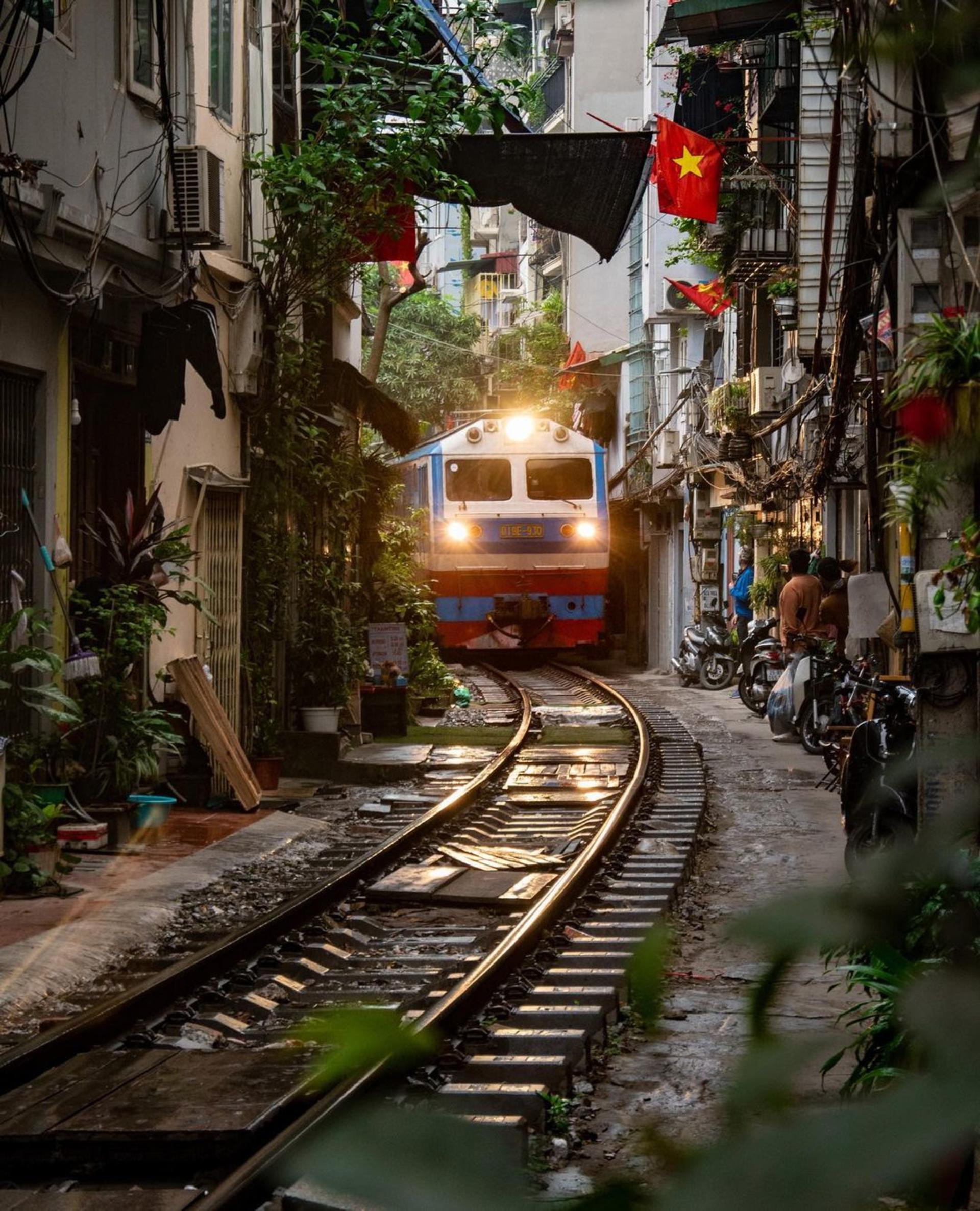Instagram Duong Lam Ancient Village Tour & Train Street Ha Noi - Thumbnail 13