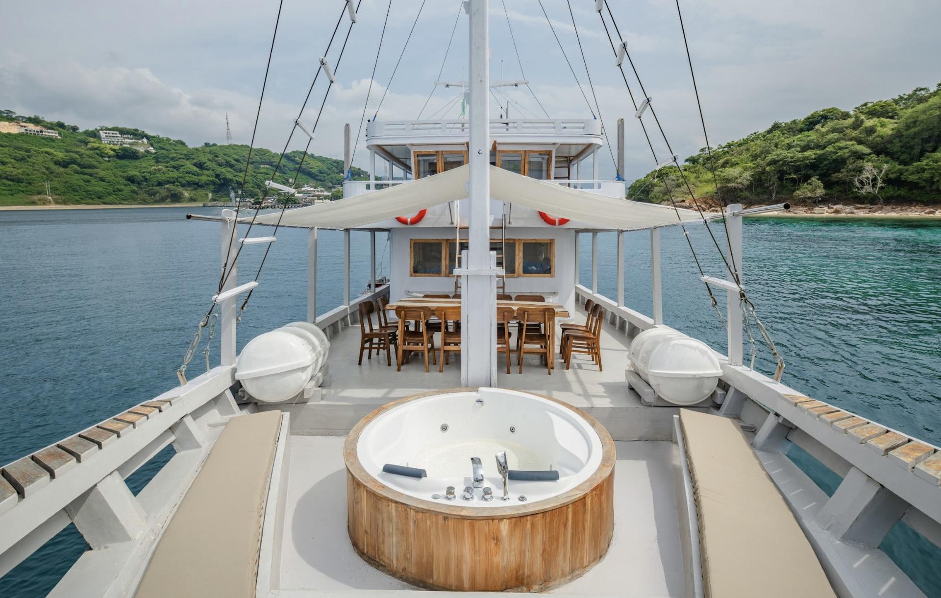 [Luxury Phinisi] 3D2N Ahsana Phinisi Liveaboard from Labuan Bajo - Thumbnail 2