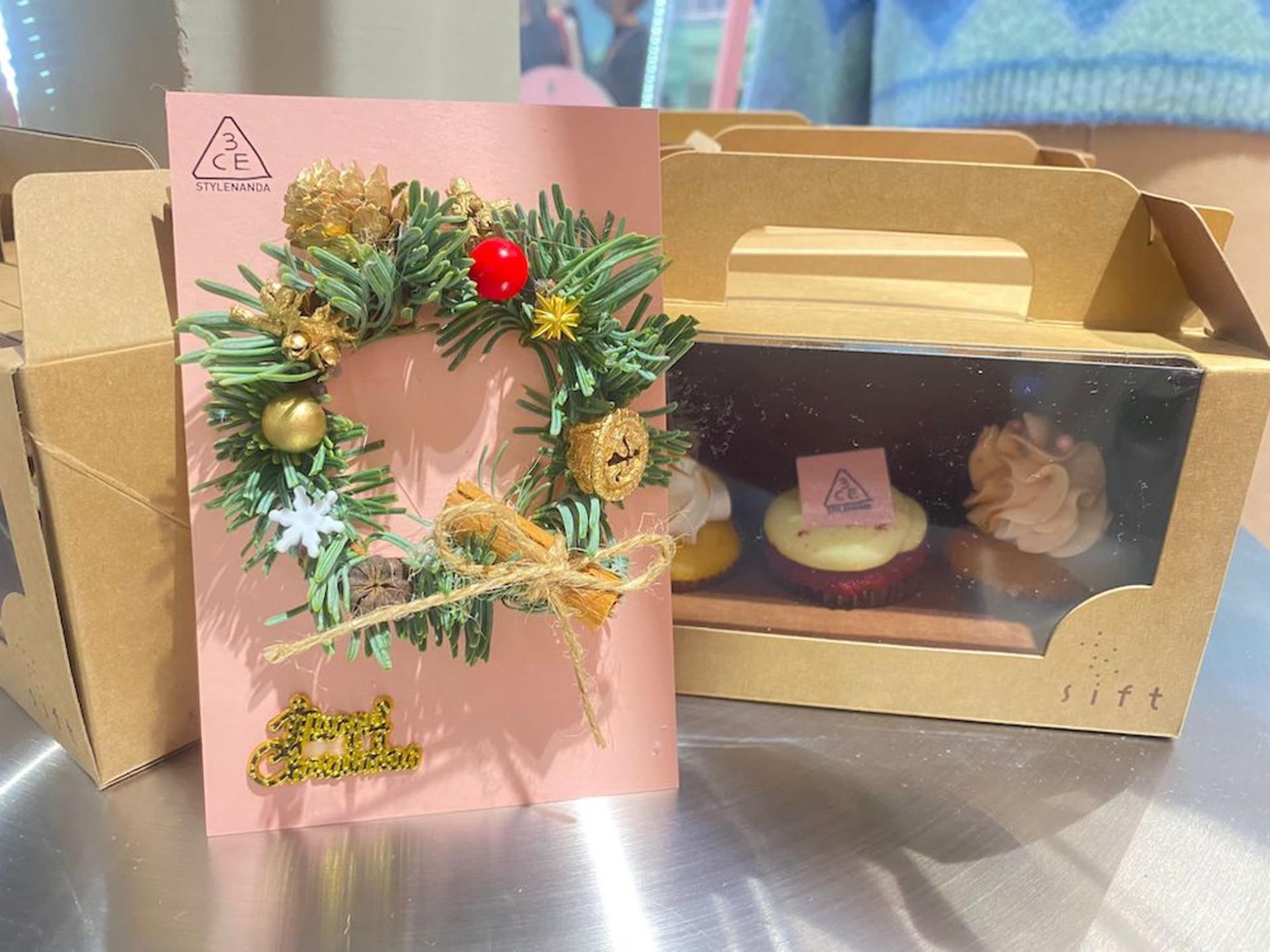Myosotis Flower Christmas Pine Dried Flower Card Workshop - Thumbnail 3
