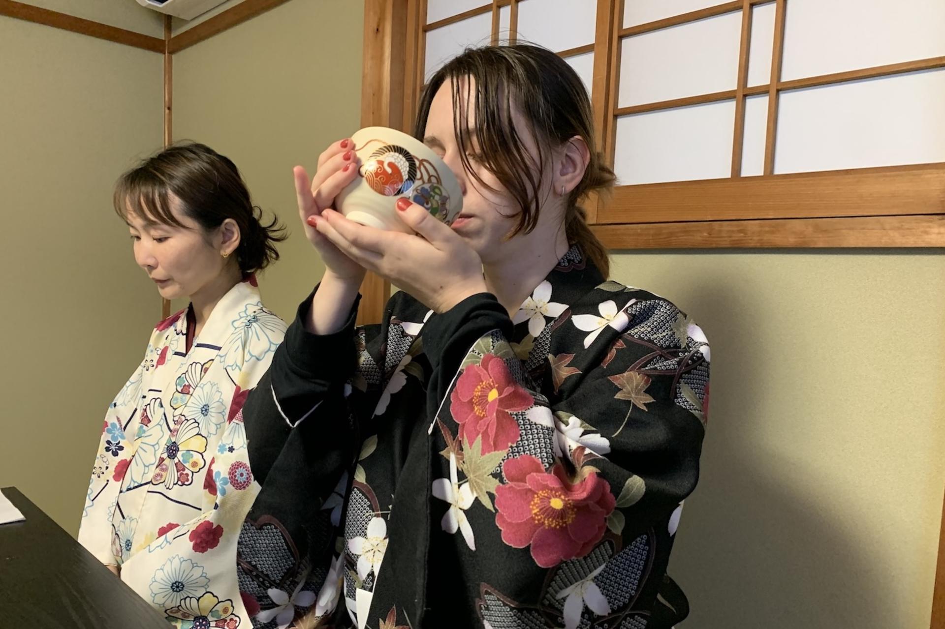 Table-Style Tea Ceremony Experience in Ninenzaka Kyoto - Thumbnail 6