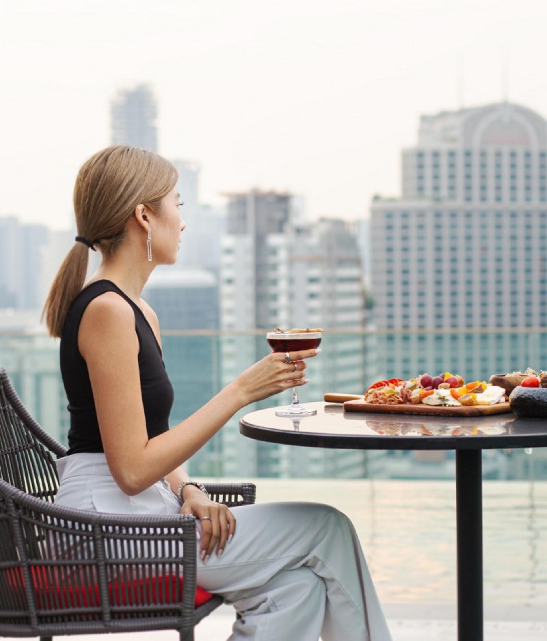 RedSquare Rooftop Bar at Novotel Bangkok Sukhumvit 4 - Thumbnail 5