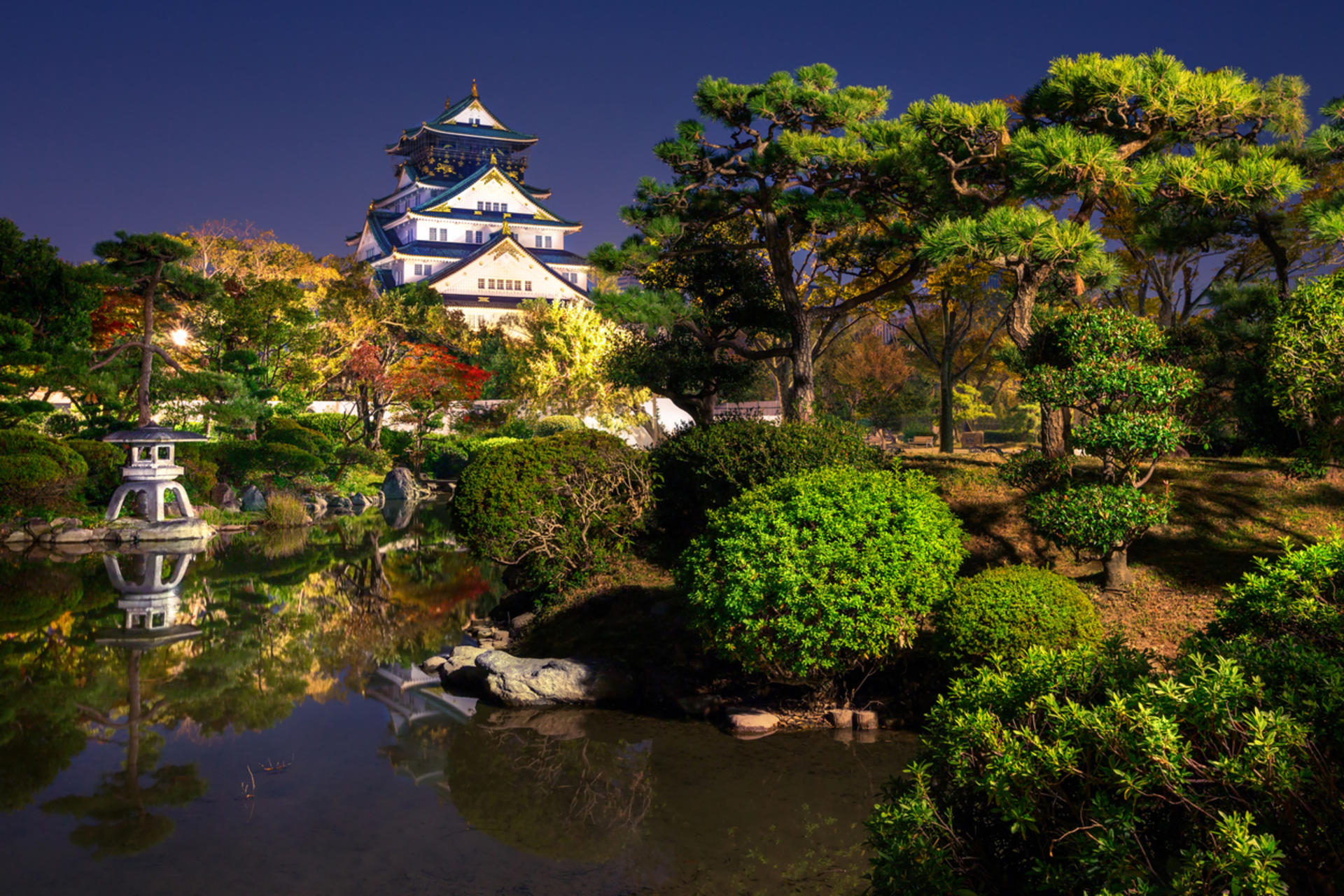 Osaka: Castle Tower Admission / Guided Walking Tour - Thumbnail 5