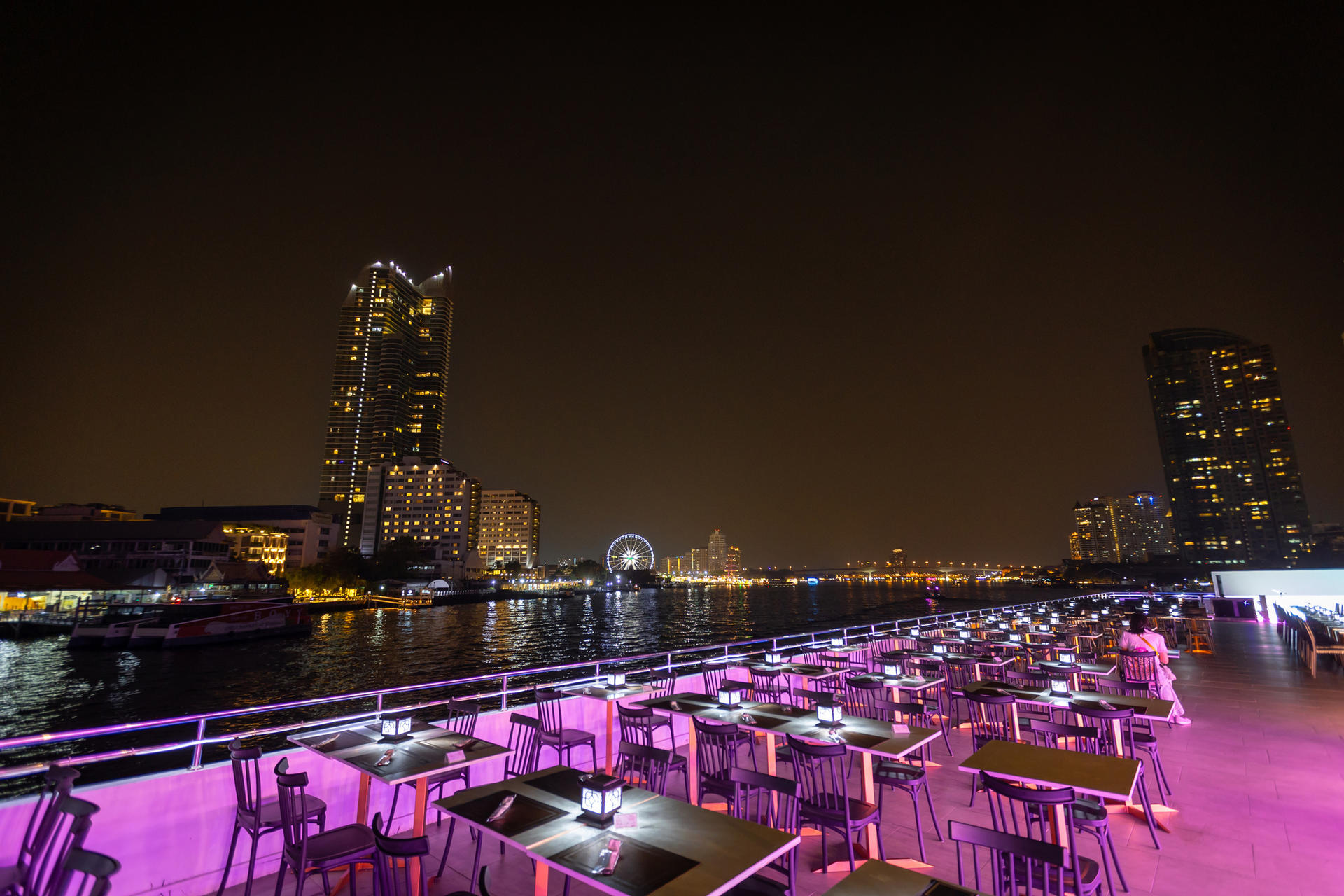 The Luxury White Dinner Cruise in Bangkok - Thumbnail 4