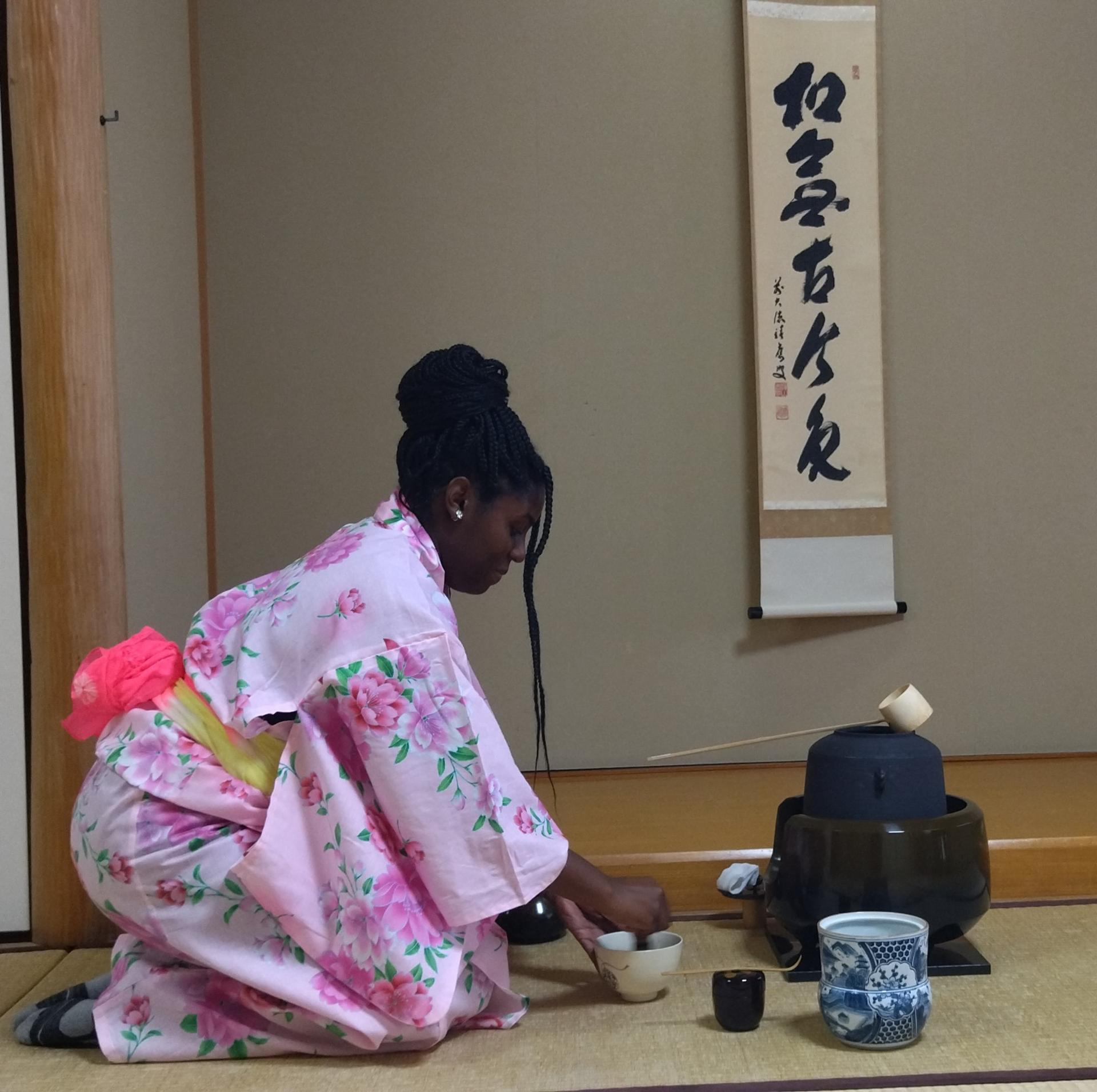 Experience an authentic tea ceremony in kimono (near Osaka Castle) - Thumbnail 10