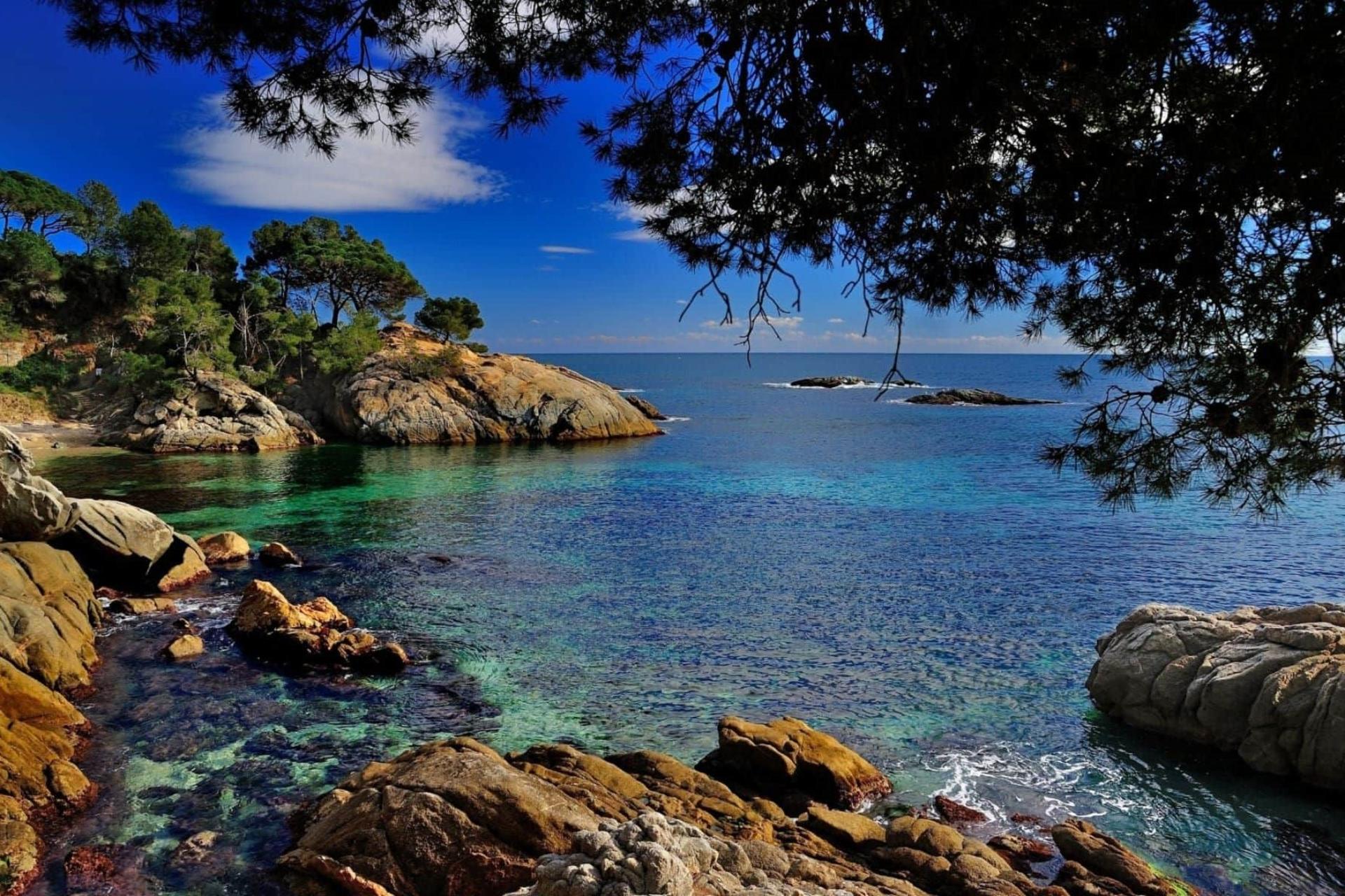 Costa Brava and Medieval Girona Day Tour from Barcelona - Thumbnail 2