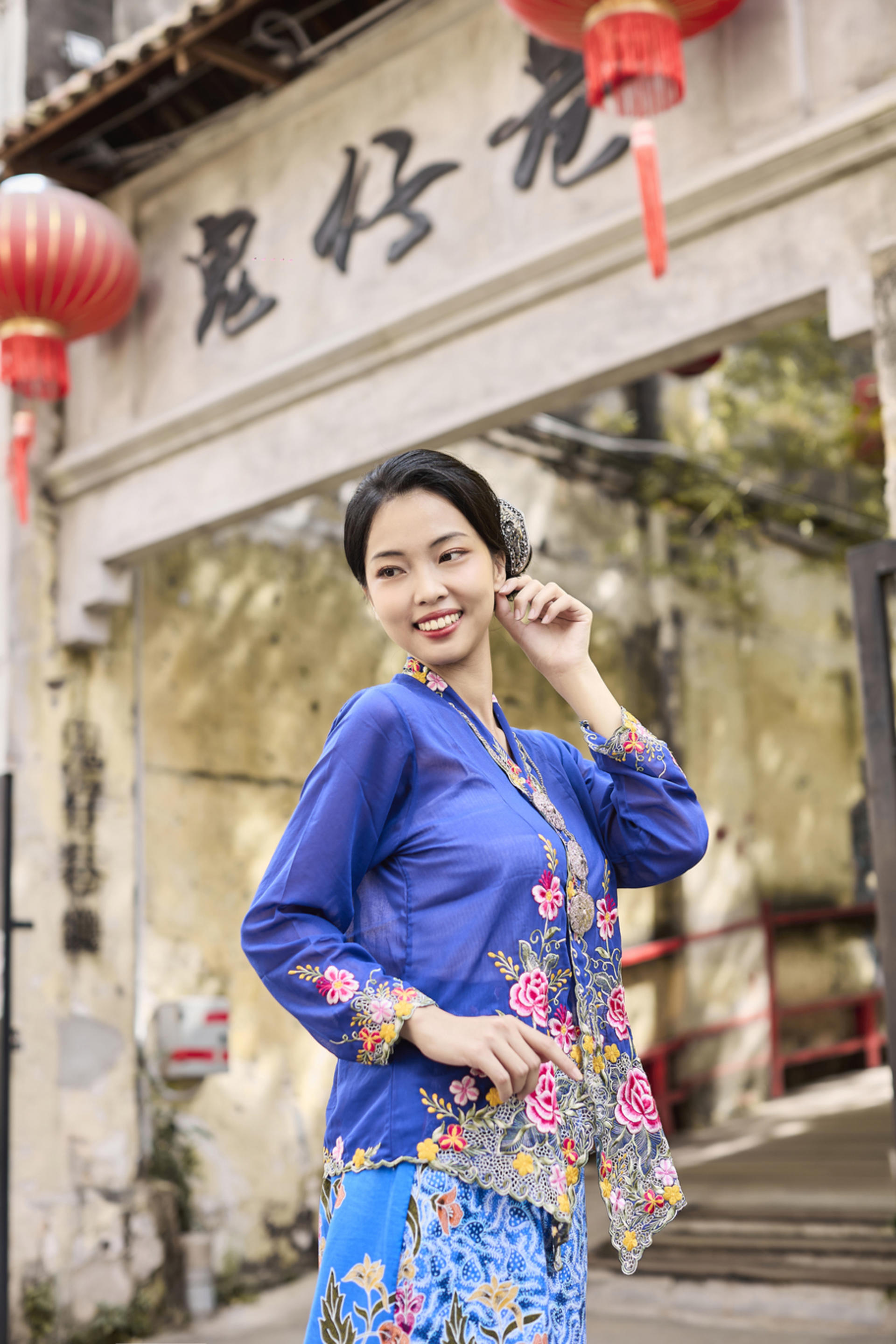 Kebaya and Batik Shirt Costume Rental Experience in Kuala Lumpur  - Thumbnail 8