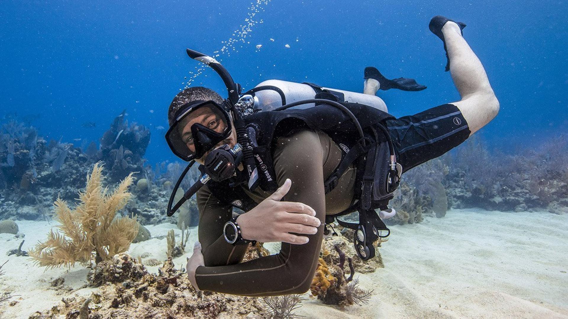 Urban Depths: PADI Advanced Course in Bangkok with 5* Dive Center - Thumbnail 3
