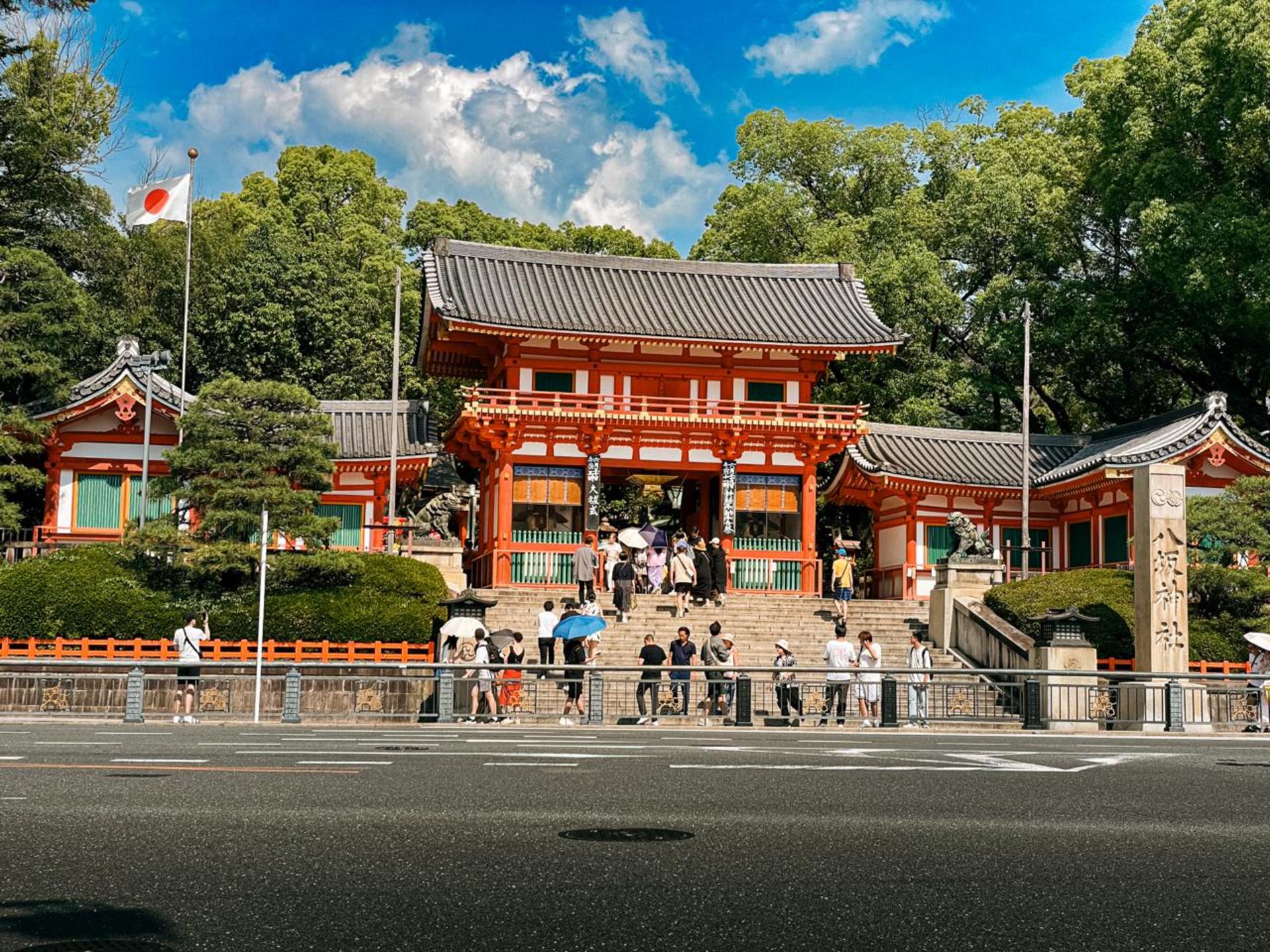 Kyoto: Gion and Geisha District Guided Walking Tour - Thumbnail 5