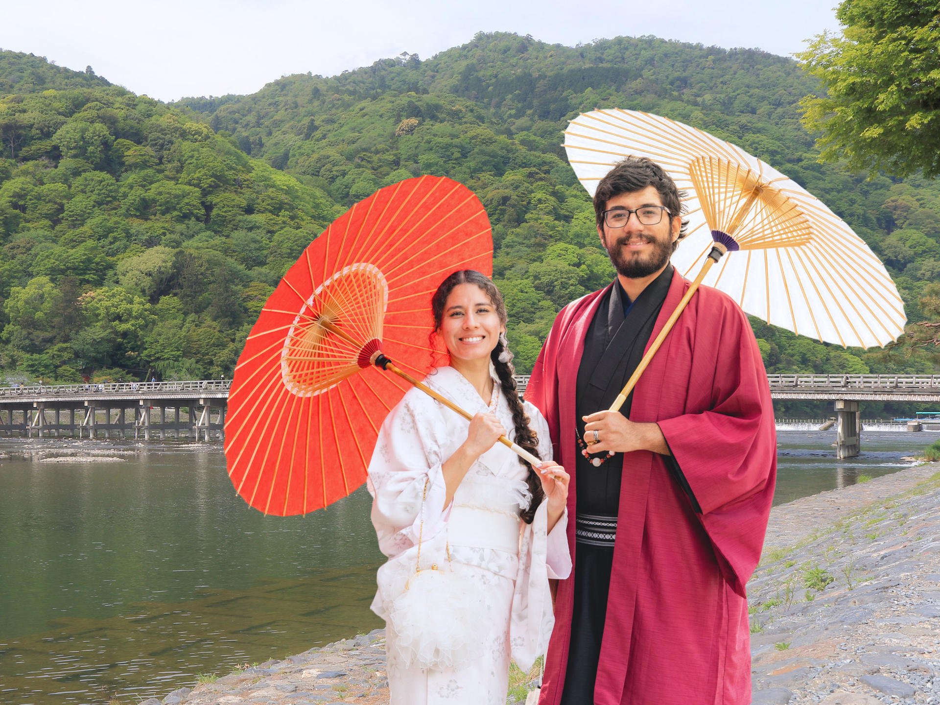 Kyoto Arashiyama Kimono Rental: 3-minute walk to Togetsukyo Bridge, includes women's hair set. Kyoto Aiwafuku - Thumbnail 9