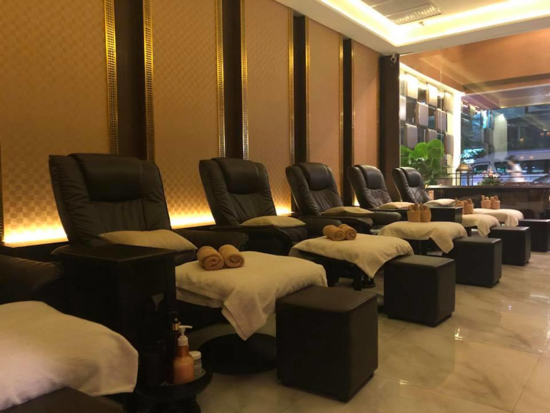 Lek Massage and Spa at BTS Asok station Experience in Bangkok - Thumbnail 5