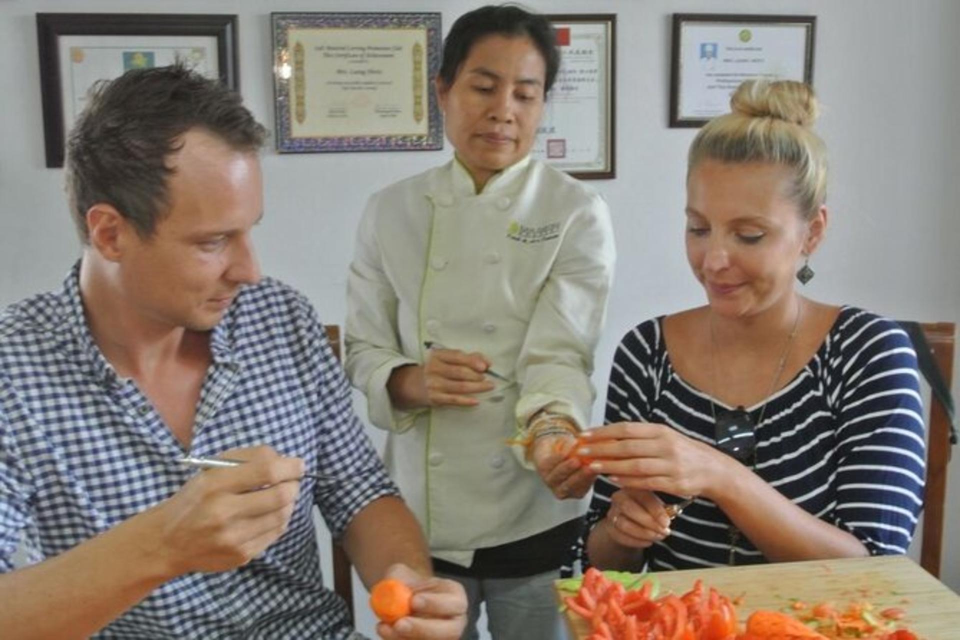 Traditional Thai Fruit and Vegetable Carving Class - Thumbnail 14