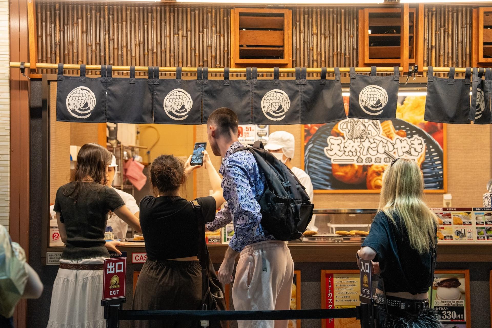 Tokyo Omakase Sushi & A5 Wagyu Premium Foodie Tour in Shinjuku  - Thumbnail 17
