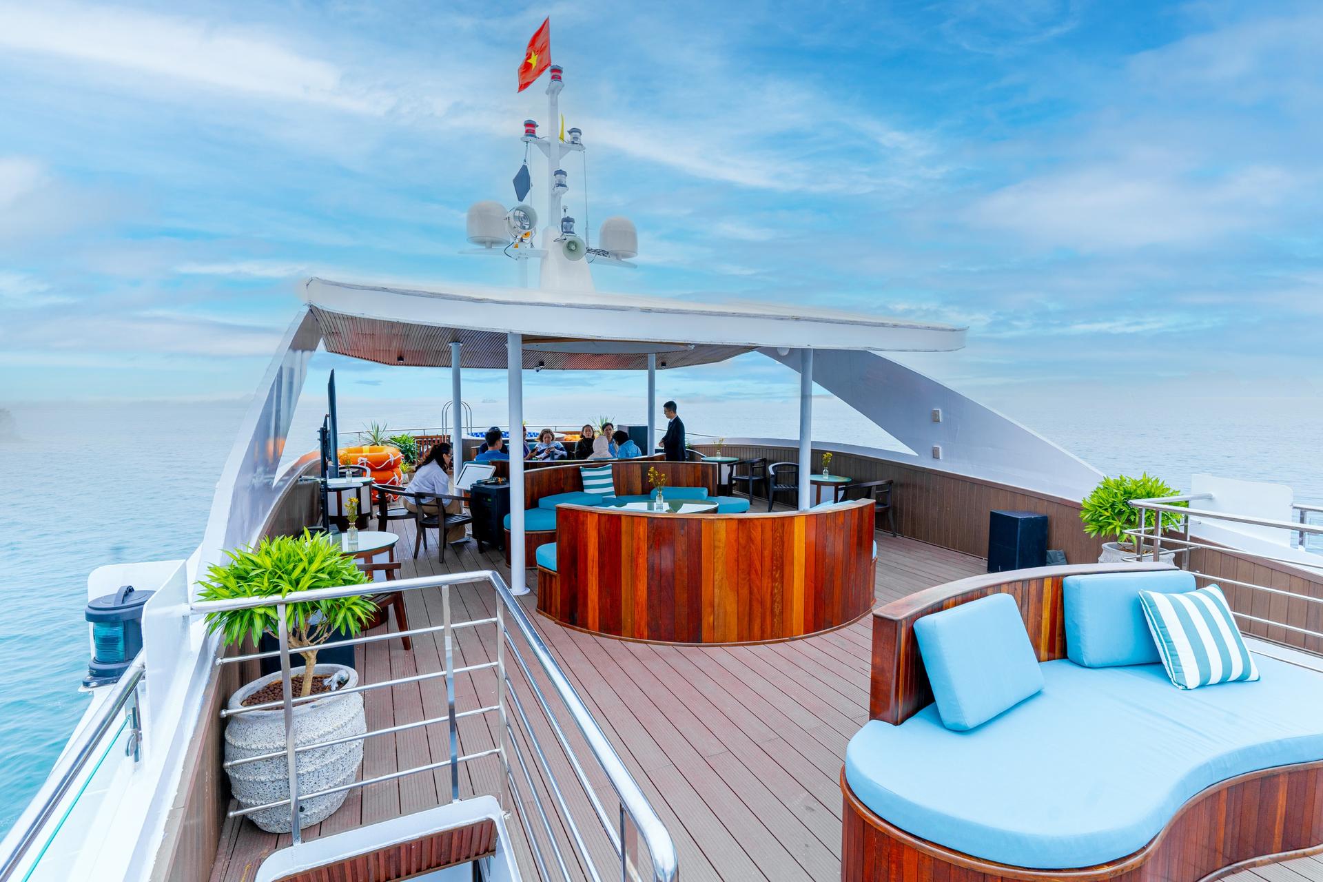 Symphony Day Cruise: Ha Long Bay, Sung Sot, Ti Top - Thumbnail 17