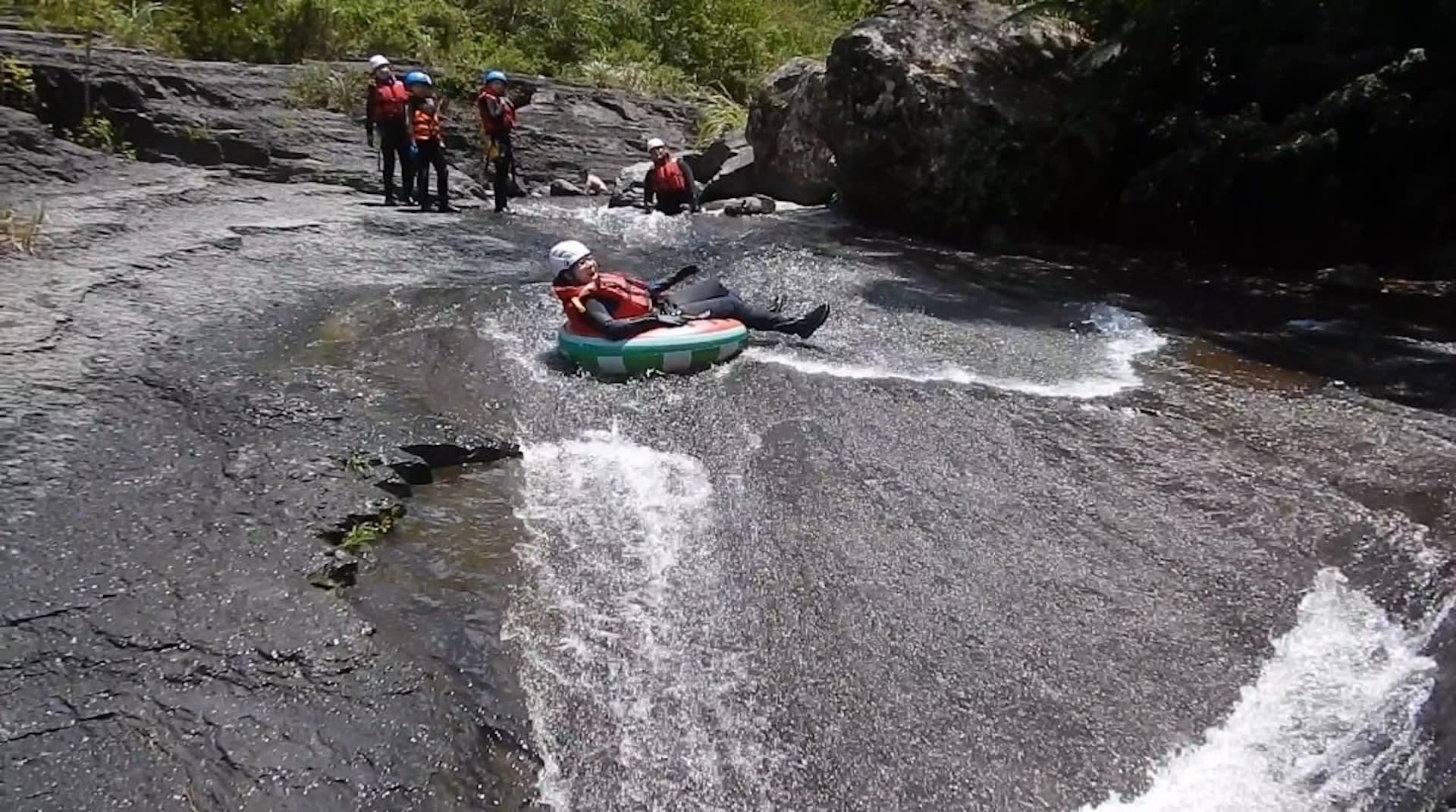 New Taipei Sanxia: Zhongkeng Stream Tracing Tour - Thumbnail 2