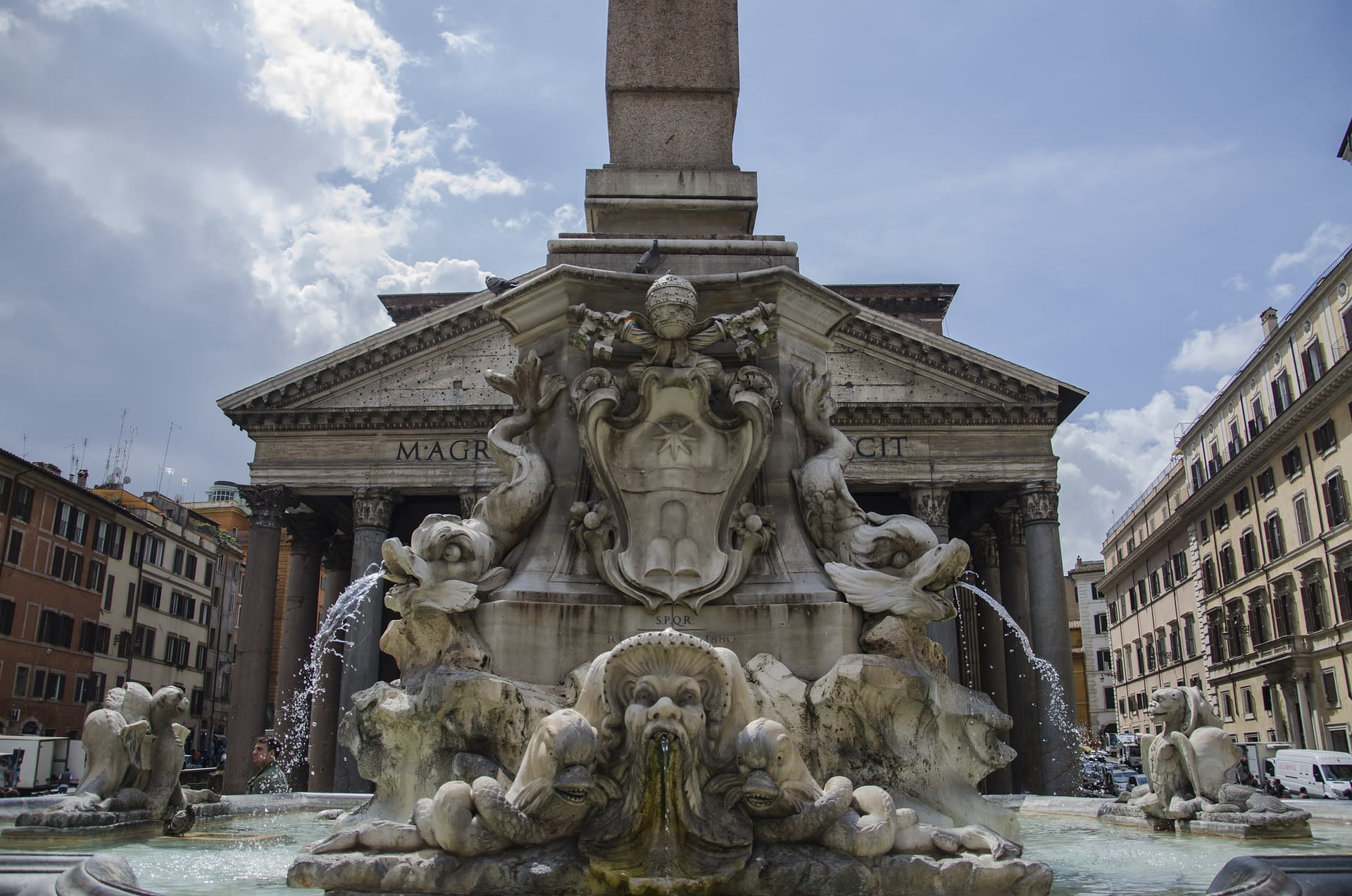 Pantheon Small Group Express Tour in Rome with Skip-The-Line Tickets - Thumbnail 6