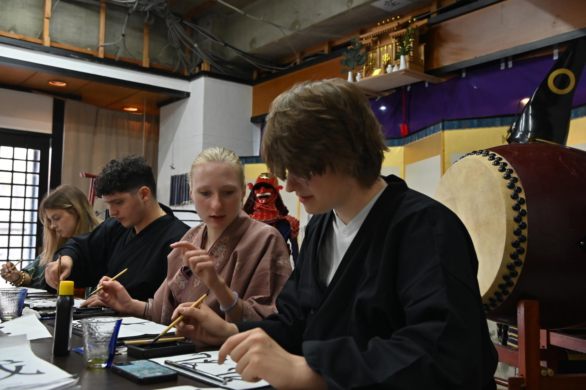 Learn Japanese calligraphy and Zen while wearing a kimono - Thumbnail 18