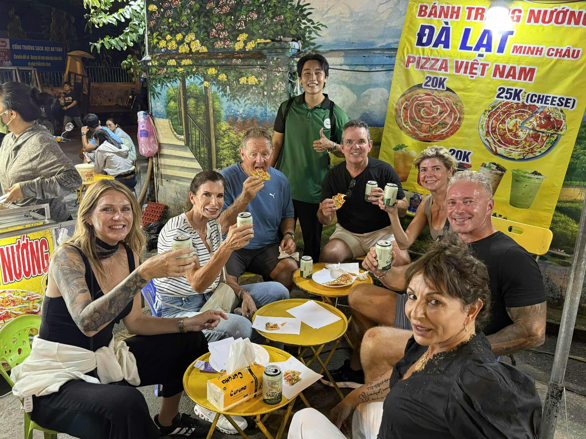 Ho Chi Minh City: Walking Street Food Tour with 12 Local Tastings - Thumbnail 22
