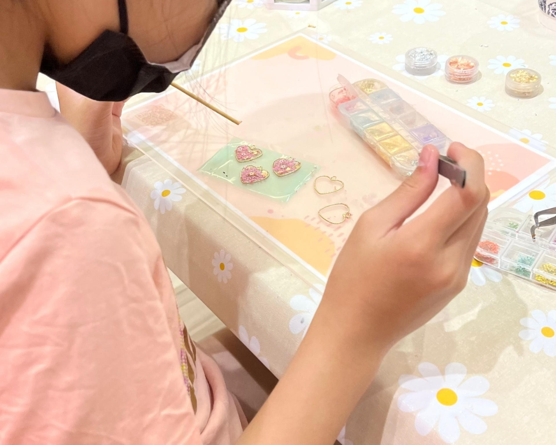 UV Resin Accessories Workshop Experience by Hands On Klay - Thumbnail 7