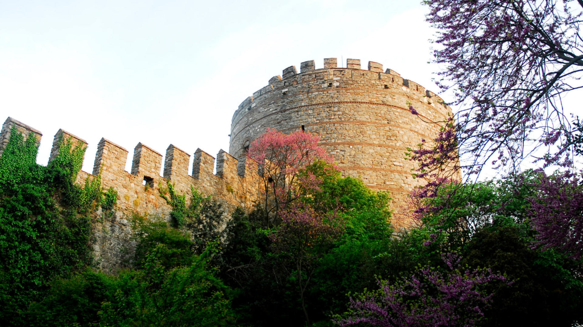 Rumeli Fortress Skip-the-Ticket-Line Entry with Audio Guide - Thumbnail 6