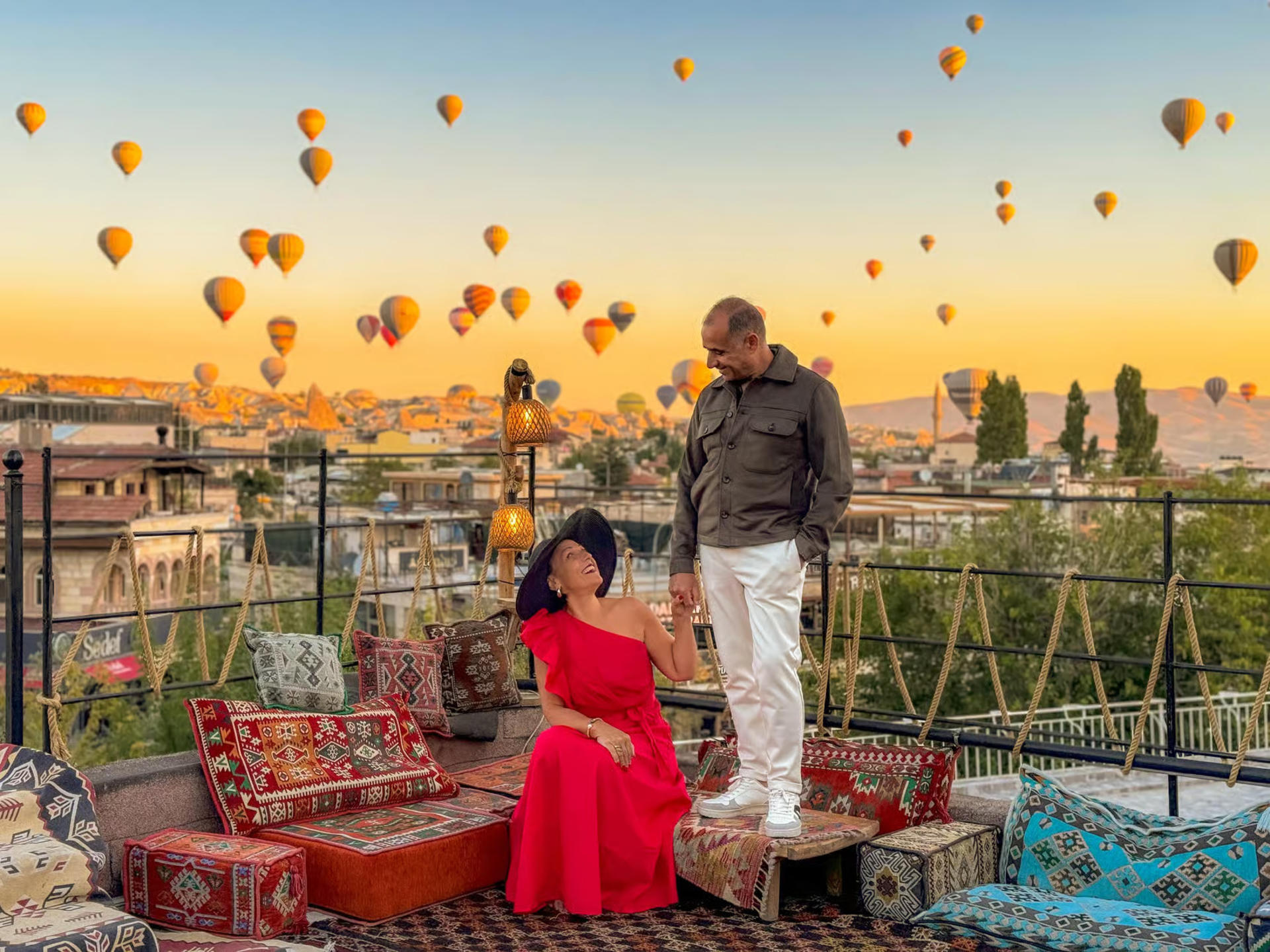 Cappadocia: Rooftop Photoshoot with Hot Air Balloons at Sunrise - Thumbnail 5