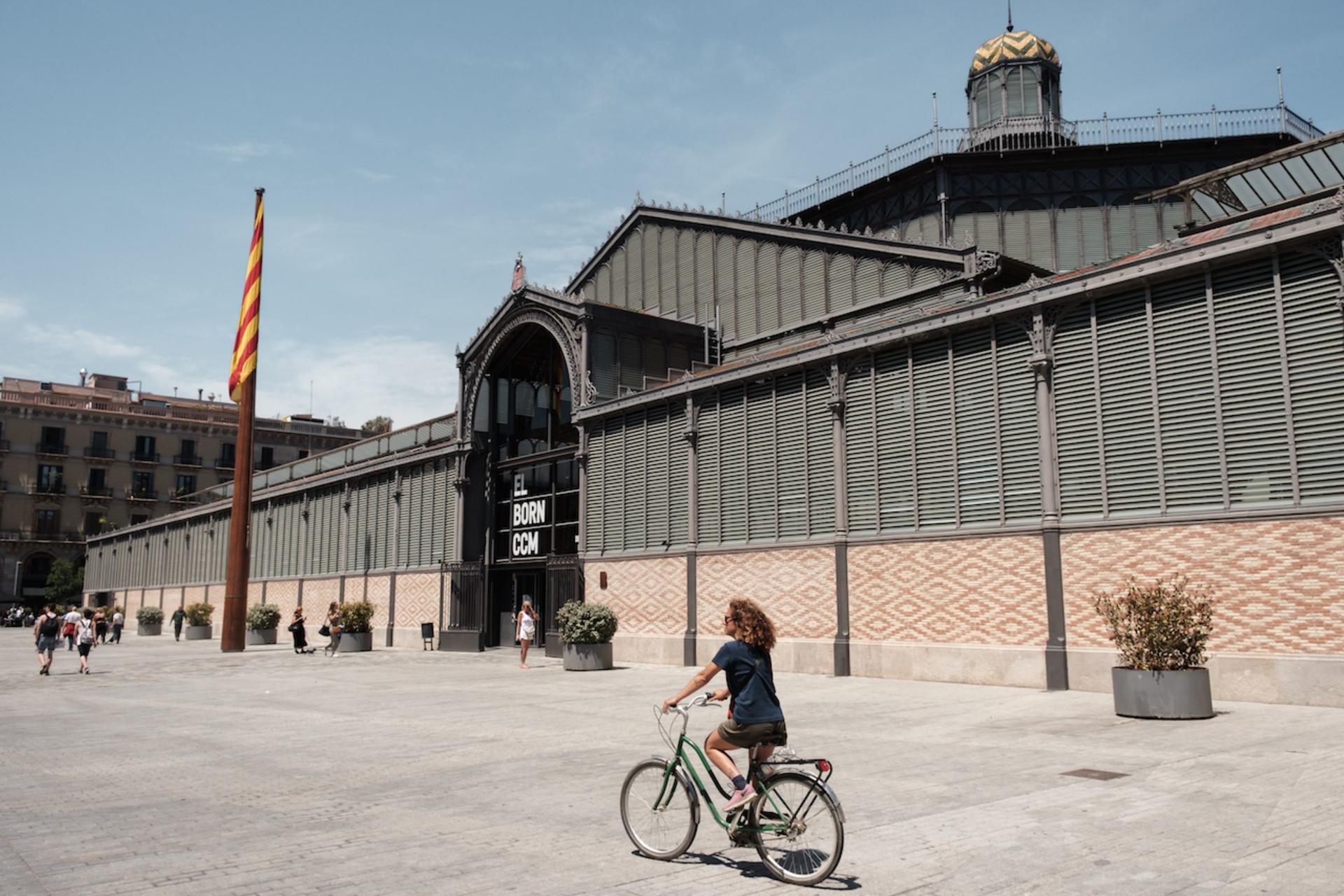 Highlights and hidden gems of the city bike tour in Barcelona - Thumbnail 7