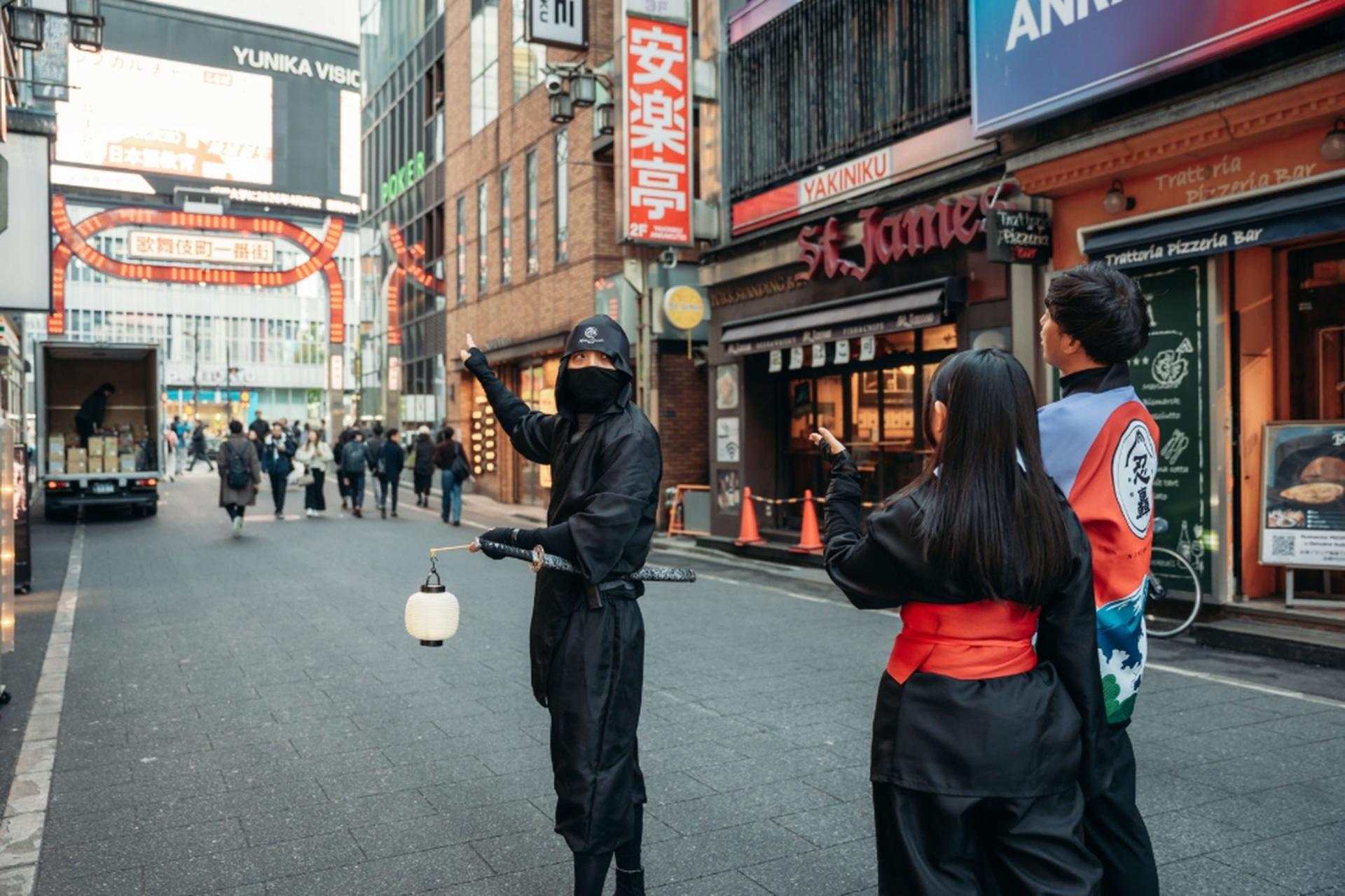 Tokyo Shinjuku Ninja Walking Tour: Kabukicho & Golden Gai (60min) - Image 1