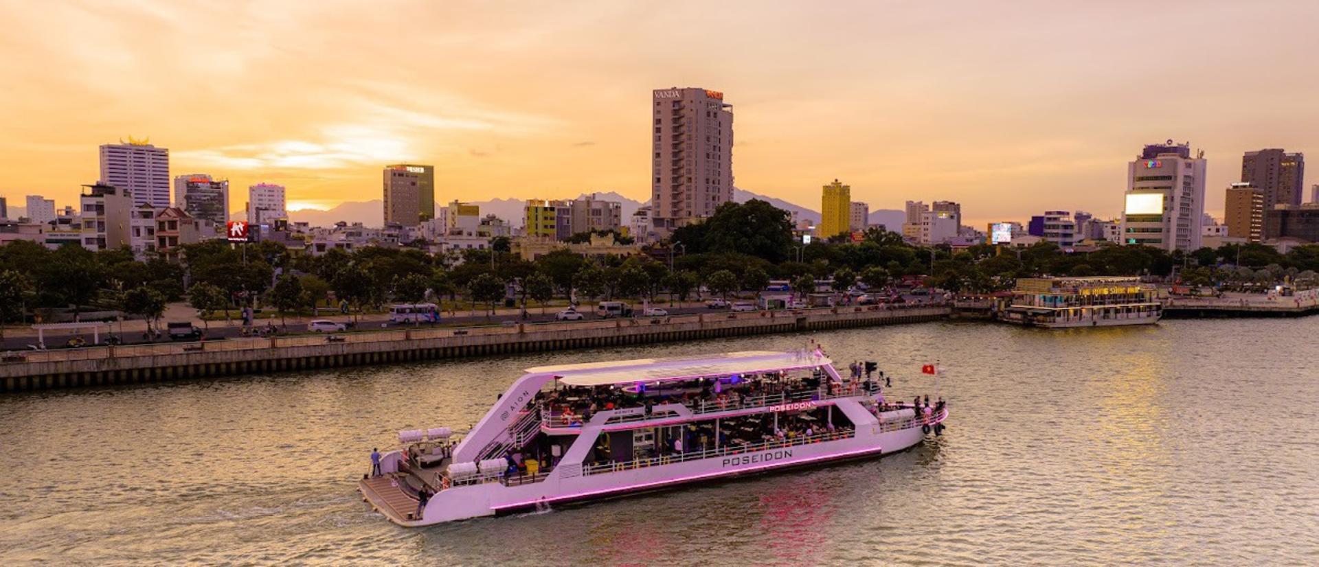 Poseidon Dining Cruise Experience in Da Nang - Thumbnail 8