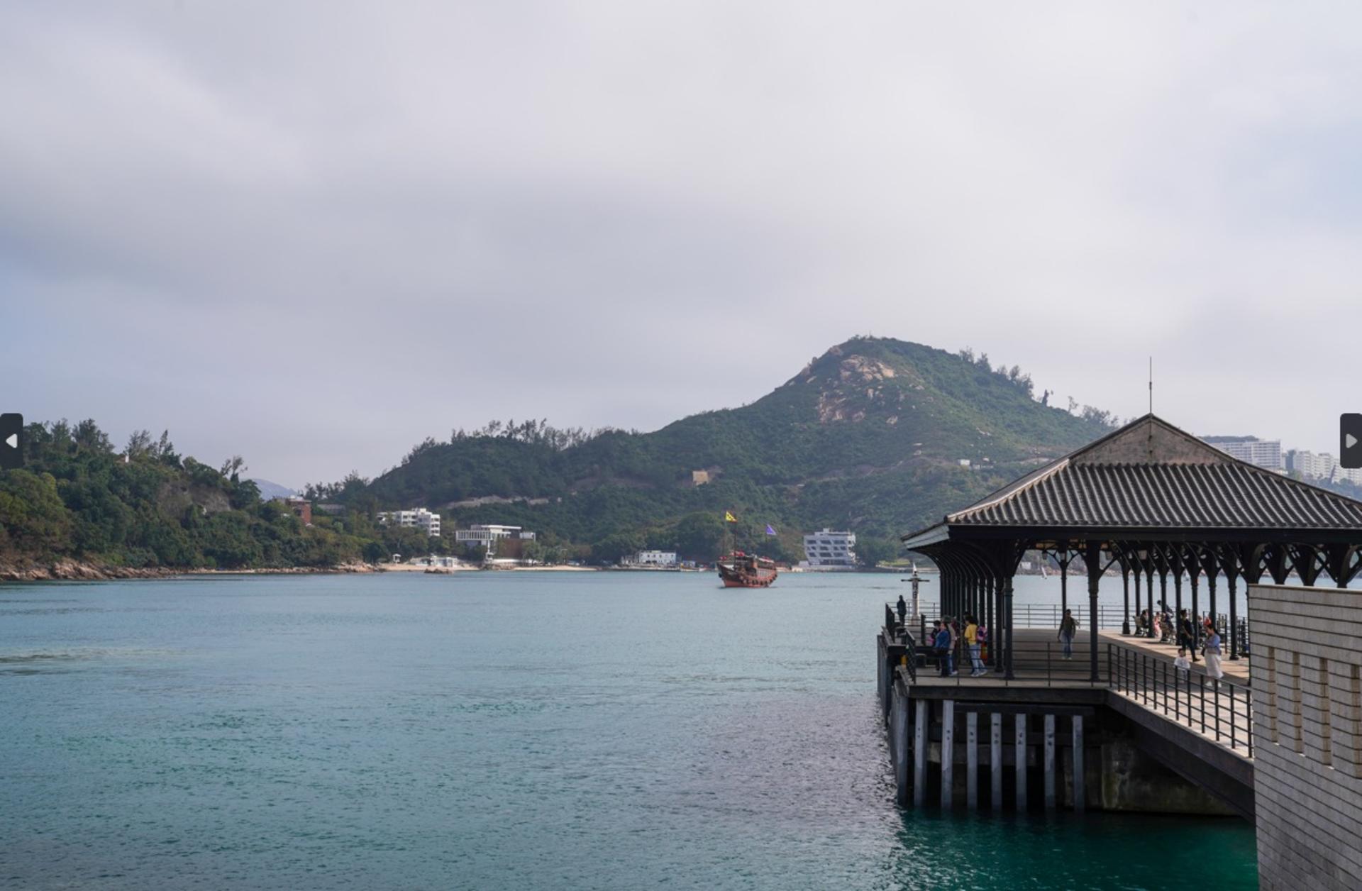 Aqua Luna Victoria Harbour Cruise Experience - Thumbnail 13
