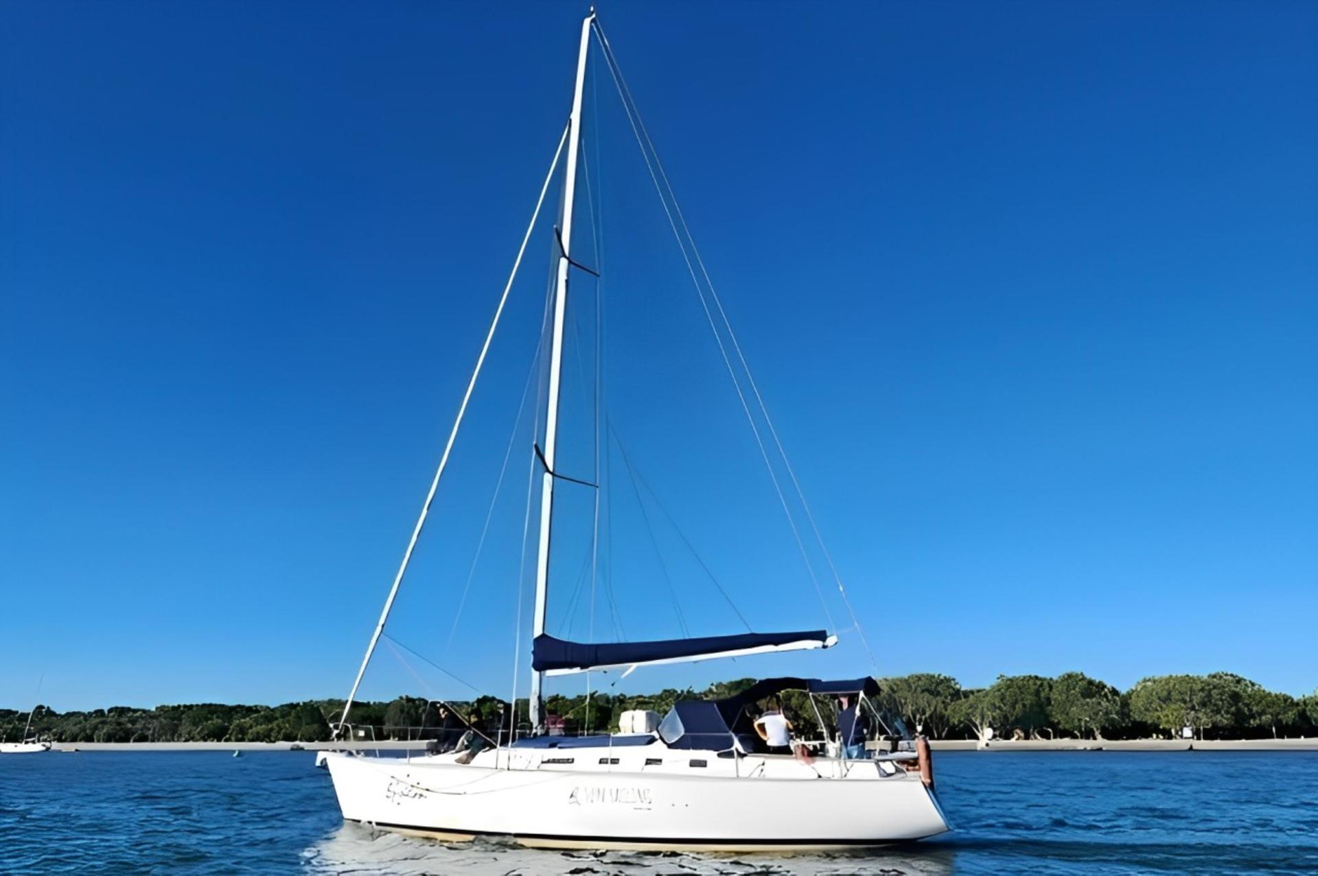 2-Hour Sailing Cruise Small Group with Refreshments in Gold Coast  - Thumbnail 2