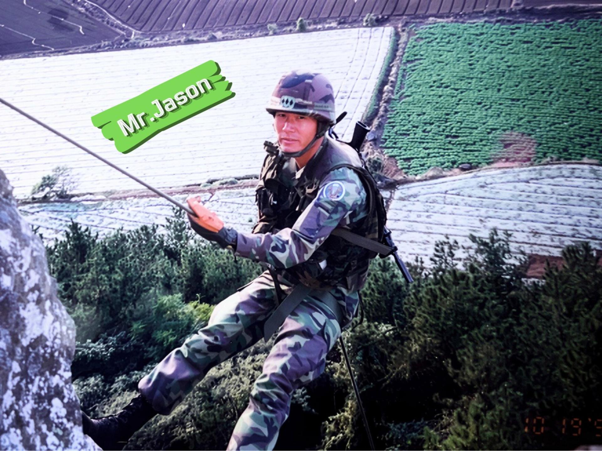 Seoul: DMZ with Retired Military Officer & North Korean Defector - Thumbnail 8