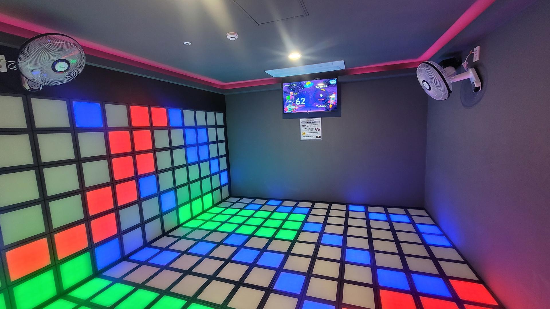 Seoul Hongdae LED Stepping & Wall Touch Game Battle Experience - Image 1