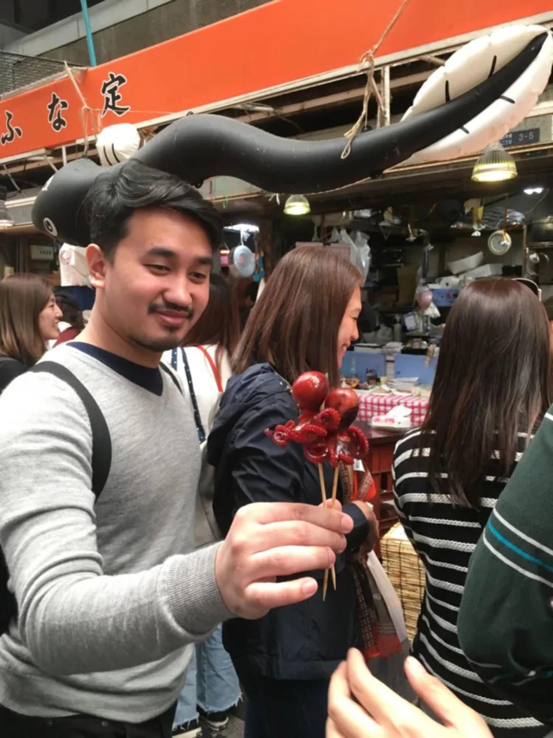 Kuromon Market Half Day Food Walking Tour in Osaka - Thumbnail 3