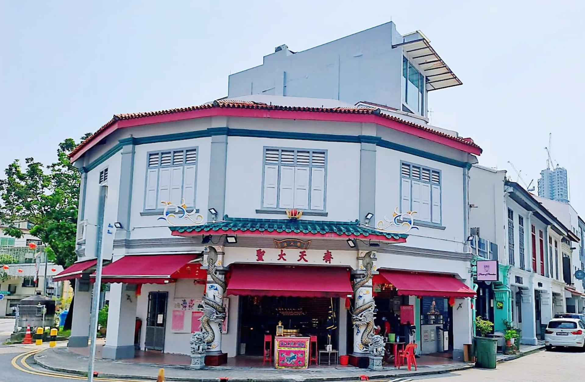 Tiong Bahru Heritage & Local Delicacies Tour in Singapore - Thumbnail 6