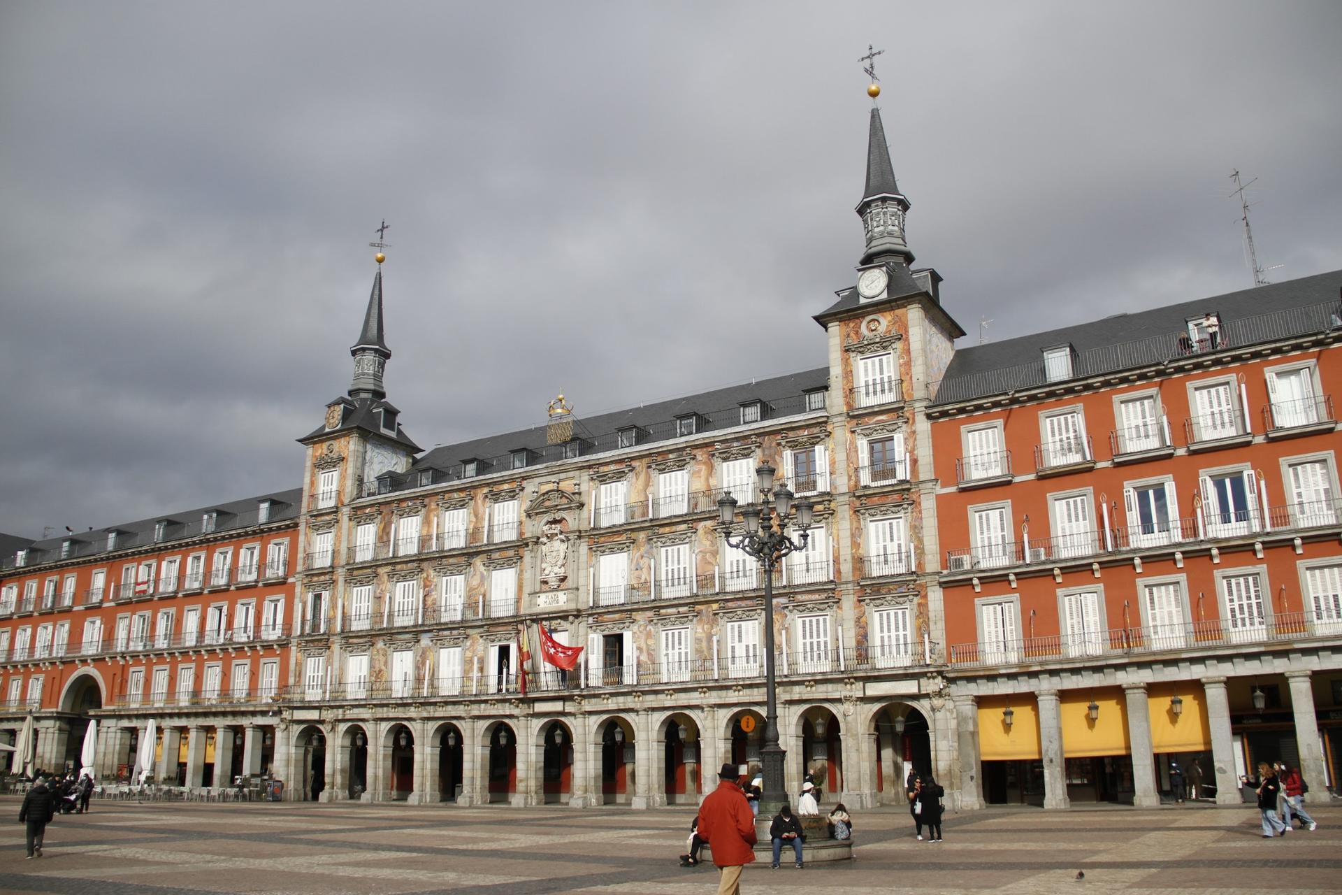 Madrid: Royal Palace Skip-the-Line Tour & Old Town Walking Tour - Thumbnail 5