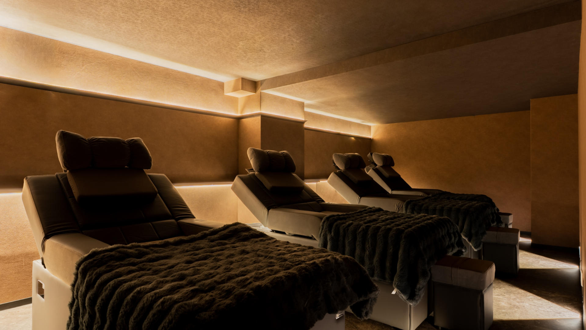 Osaka: Vietnamese Emperor Head Wash Spa Experience - Thumbnail 6