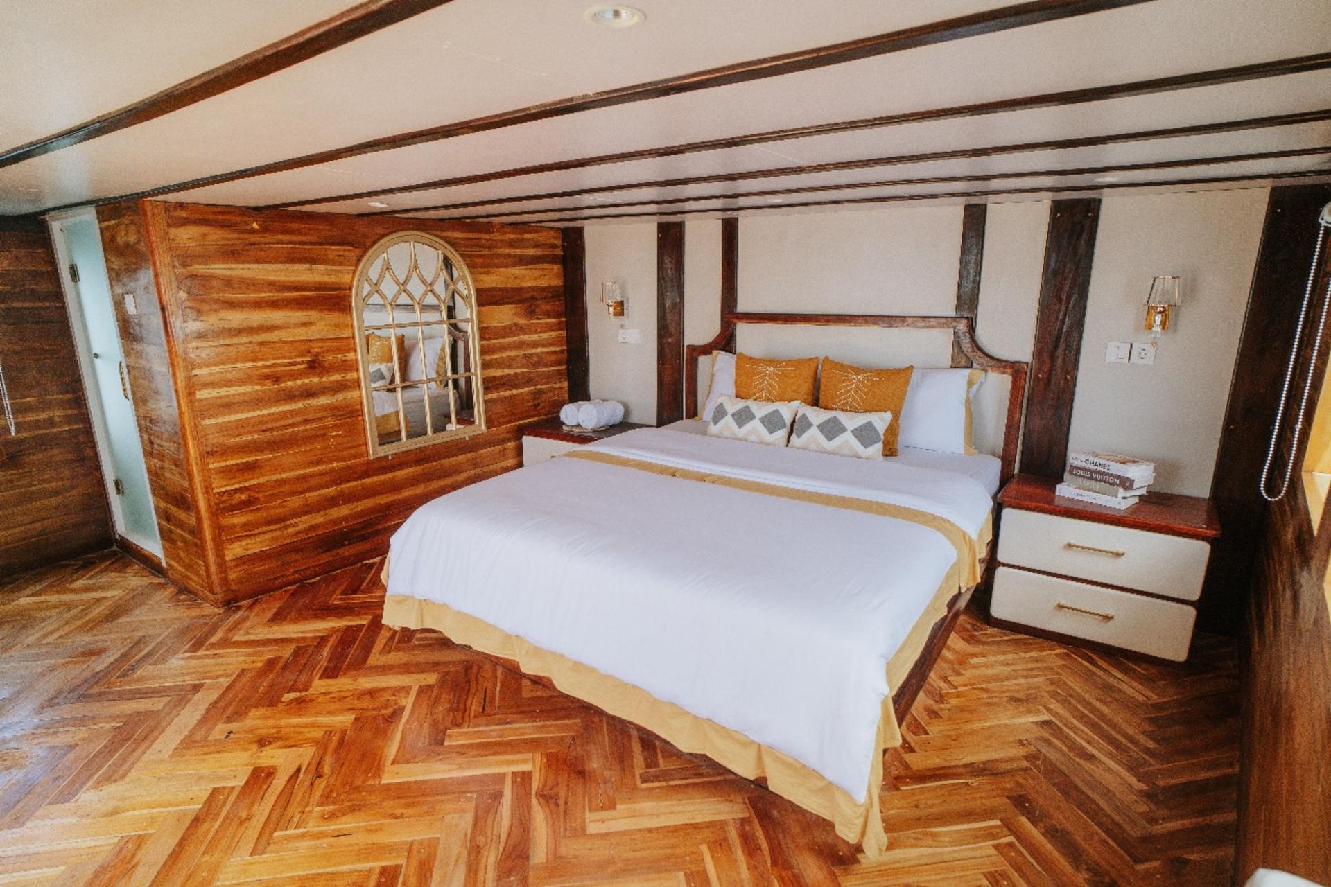 [Luxury Phinisi] 3D2N Sailing Liveaboard from Labuan Bajo - Thumbnail 2