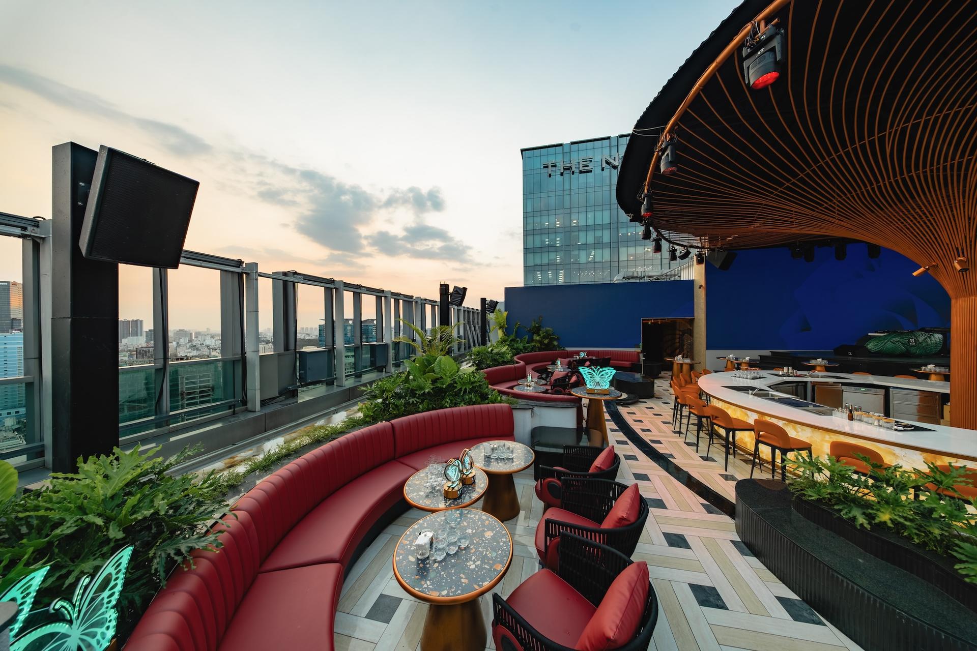 KEN Skybar: Rooftop Sunset & Nightlife Experience in Ho Chi Minh - Thumbnail 4