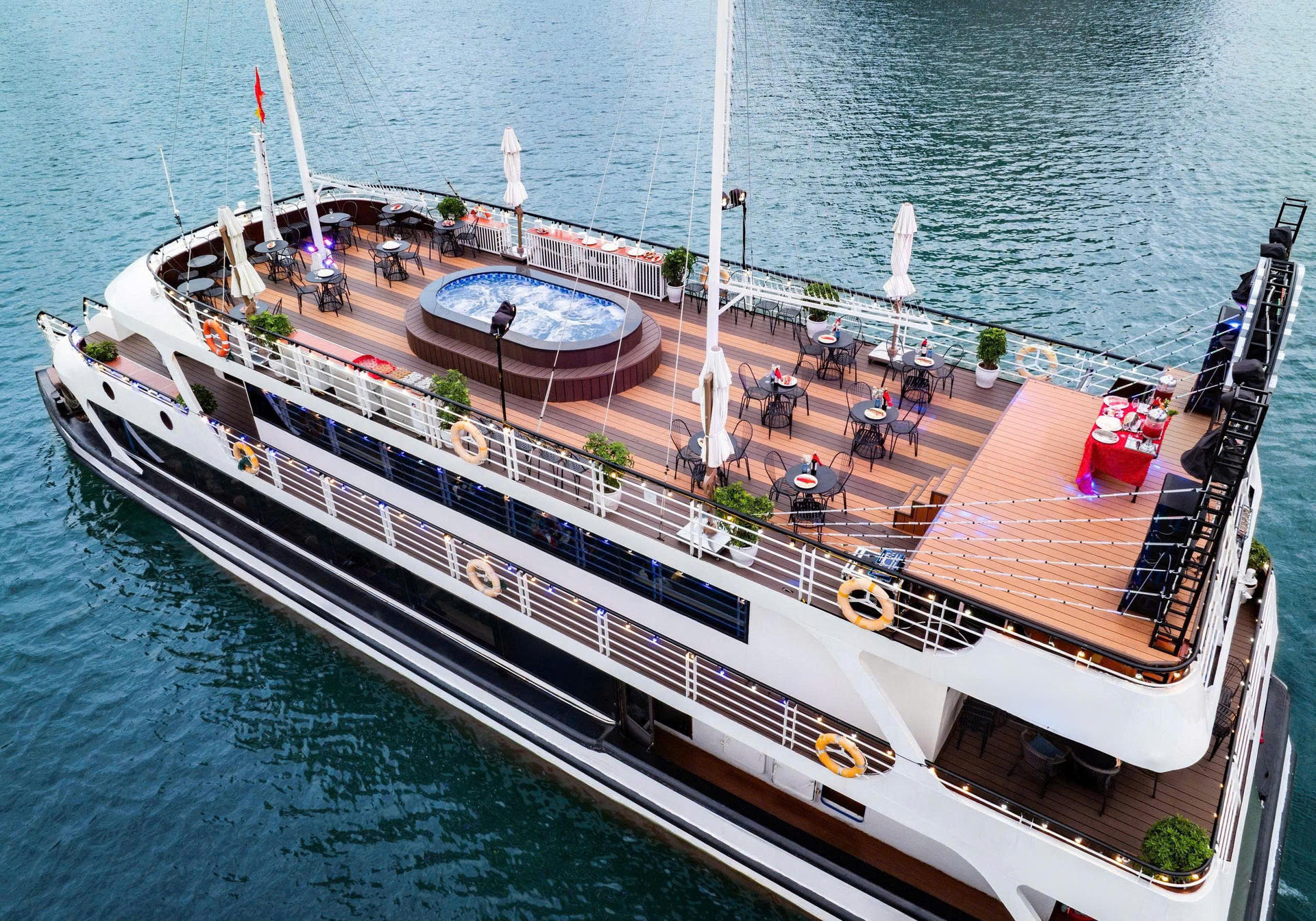 Jewels of the Bay Day Cruise: Ha Long Bay with Sung Sot & Ti Top - Image 1