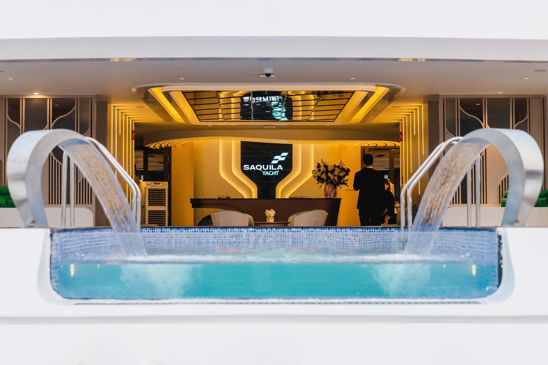 Saquila Yatch Day Cruise: Ha Long Bay, Sung Sot, Ti Top - Thumbnail 9