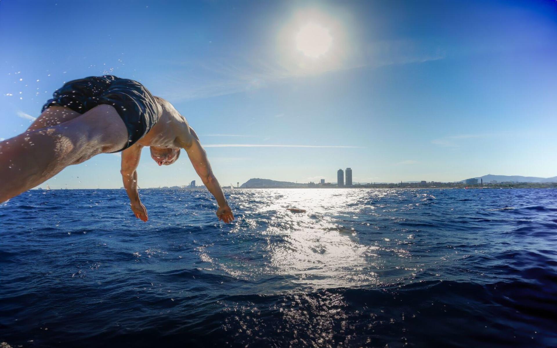 Barcelona sailing experience with vermouth and coastal views - Thumbnail 6