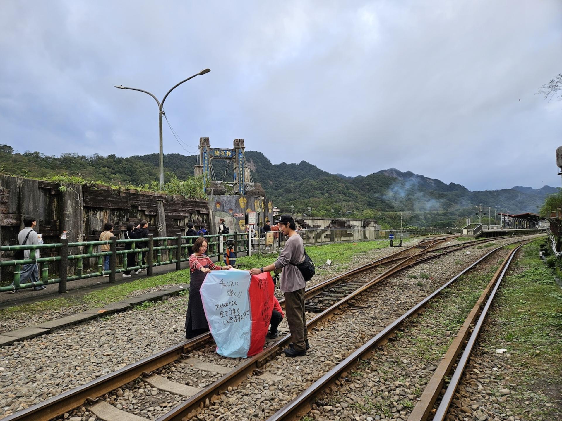 Taipei Small-Group Tour: Yehliu, Jiufen, Pingxi, Sky Lantern - Thumbnail 16