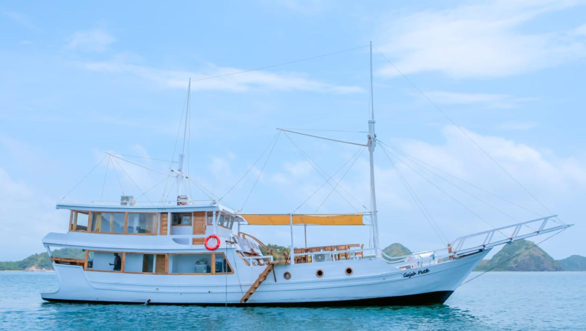 [Standard Phinisi] 3D2N Gajah Putih Liveaboard from Labuan Bajo - Thumbnail 2