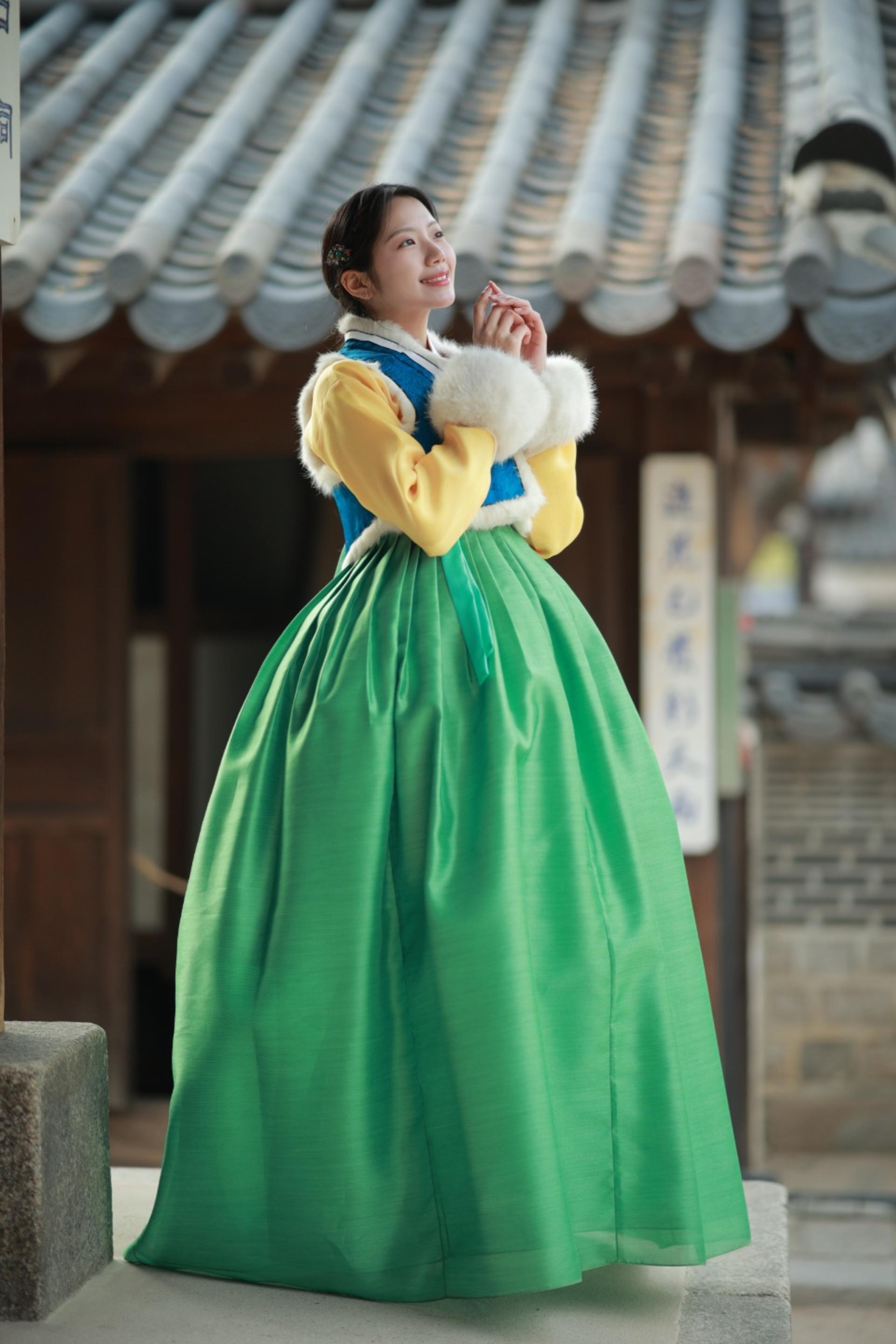 Yein Room(Korean Drama Style Hanbok) Changdeokgung Palace Hanbok - Thumbnail 26