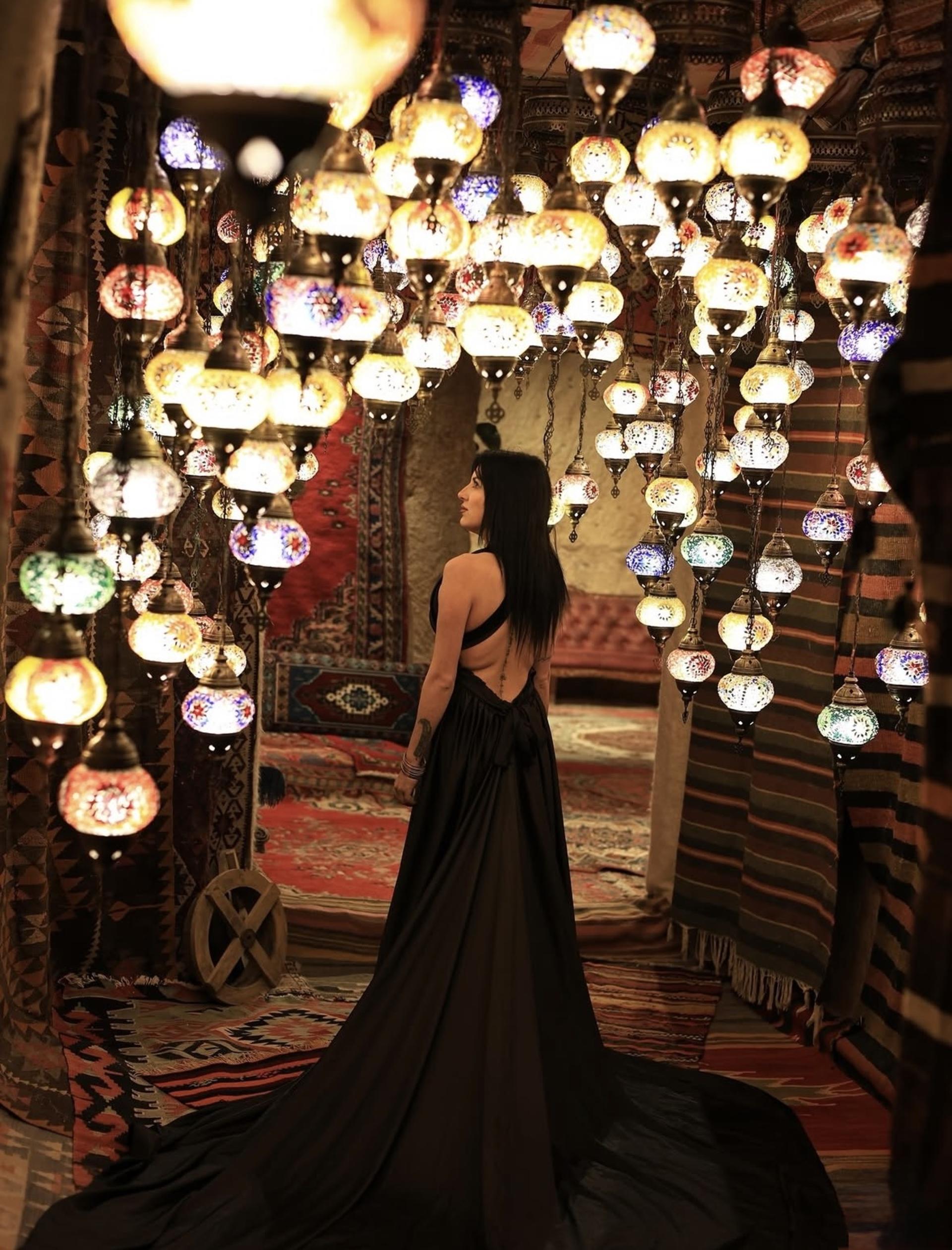 Cappadocia Turkish Carpet House Photoshoot with Flying Dress - Thumbnail 6