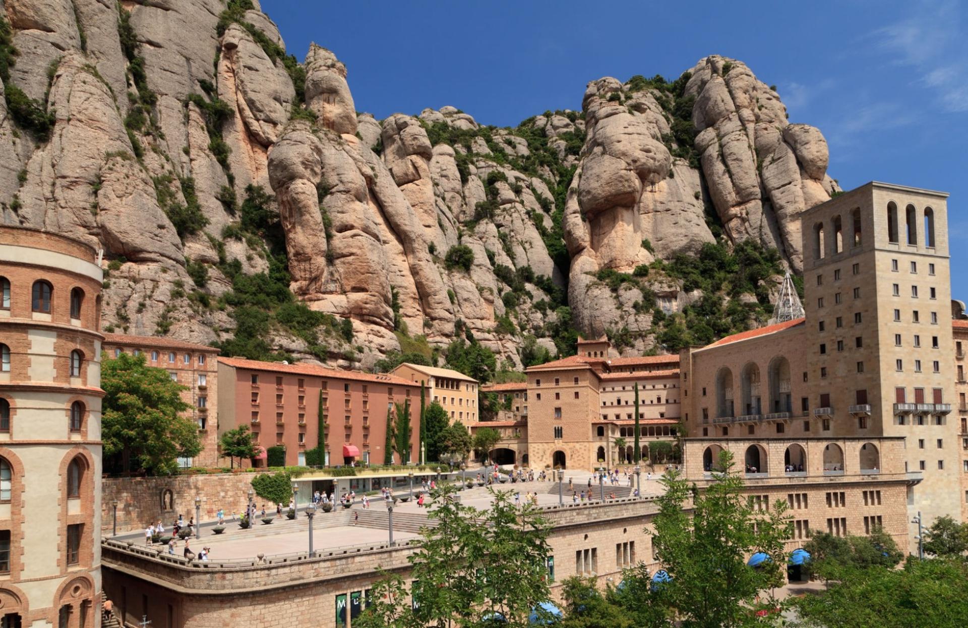 Montserrat and Sagrada Familia Tour in Barcelona - Thumbnail 2
