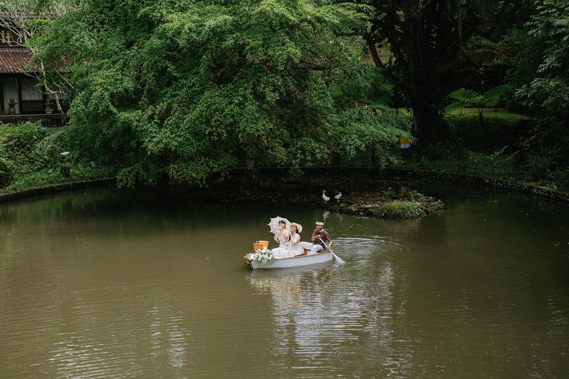 Romantic Picnic by Boat in Dua Dari Ubud - Thumbnail 4