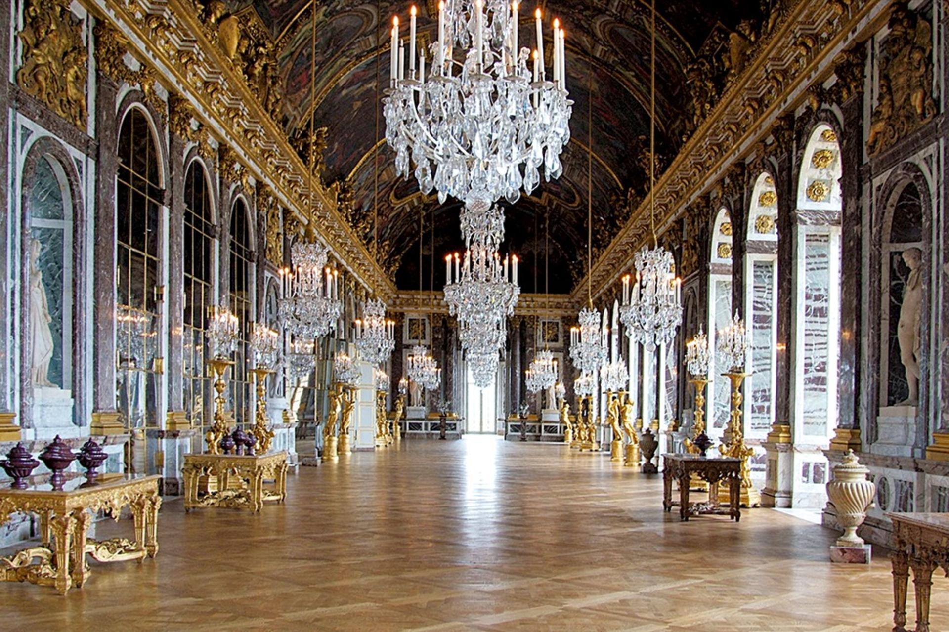 Palace of Versailles and Louvre Small Group Tour in Paris - Thumbnail 2