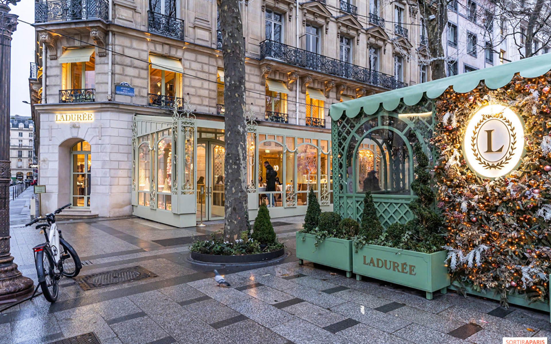 Arc de Triomphe Hosted Ticket with Laduree Brunch - Thumbnail 8